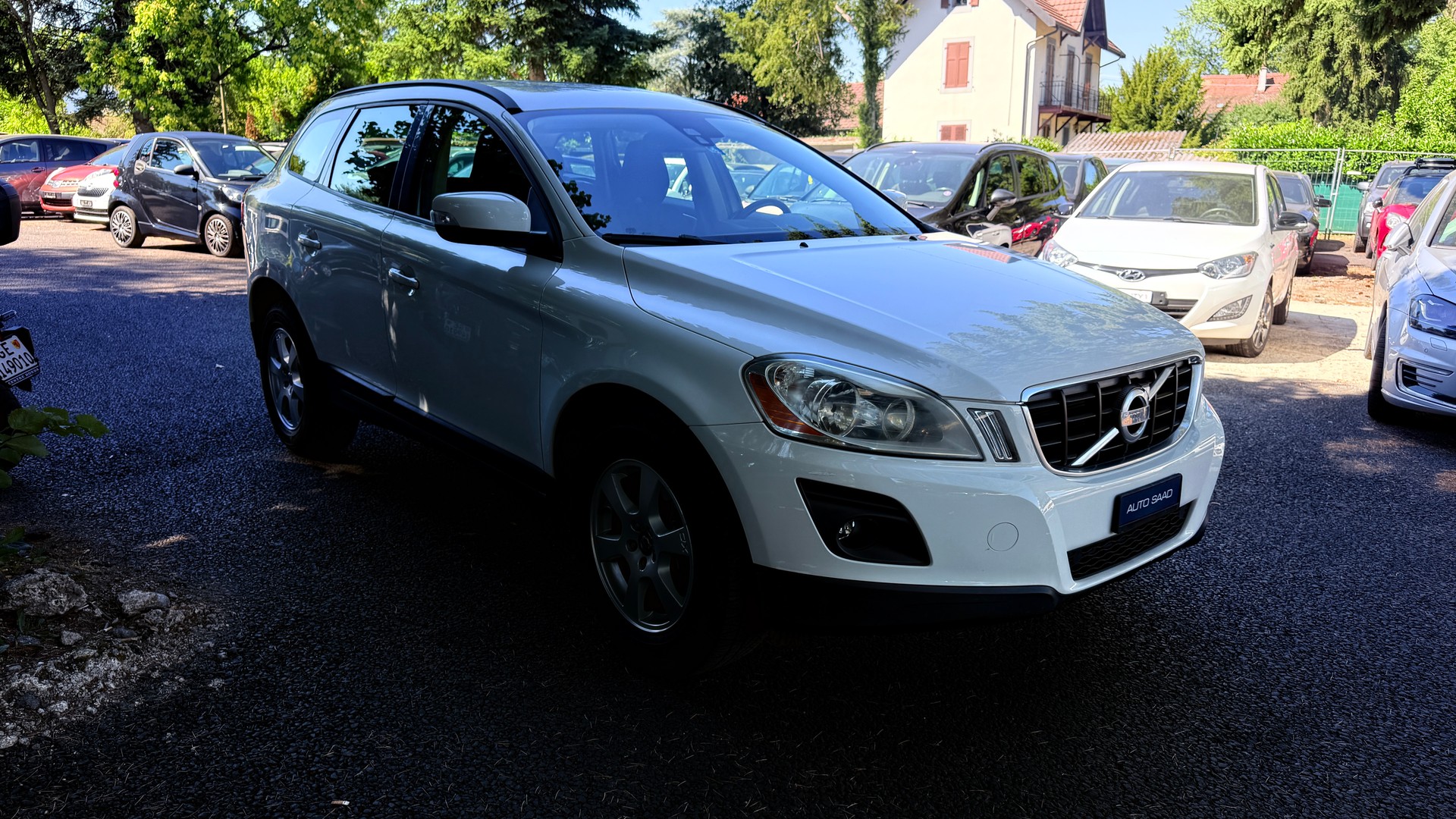 VOLVO XC60 2.4D Momentum-image-2