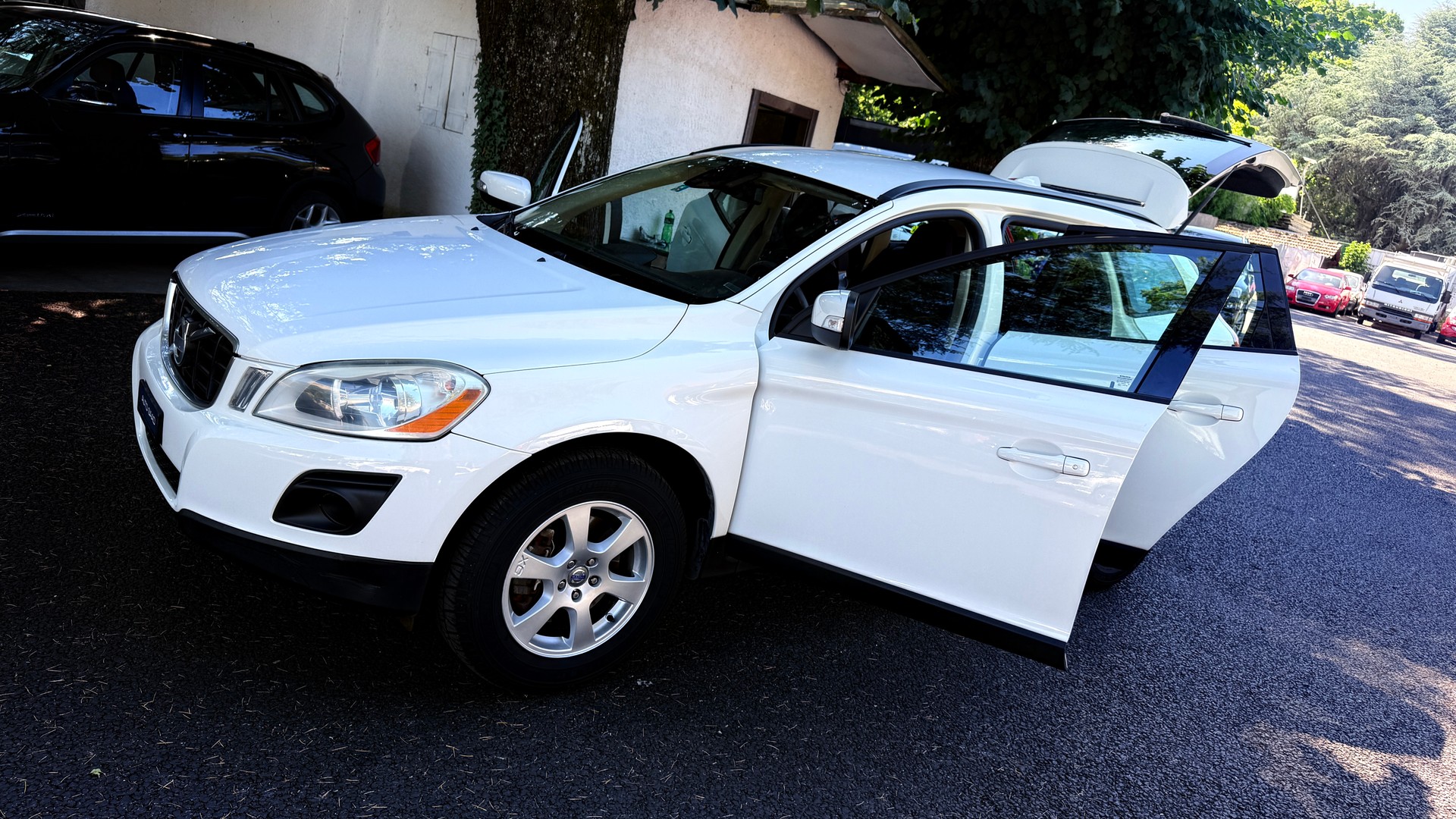 VOLVO XC60 2.4D Momentum-image-13