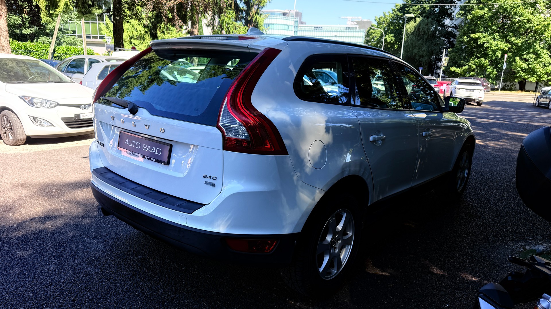 VOLVO XC60 2.4D Momentum-image-4