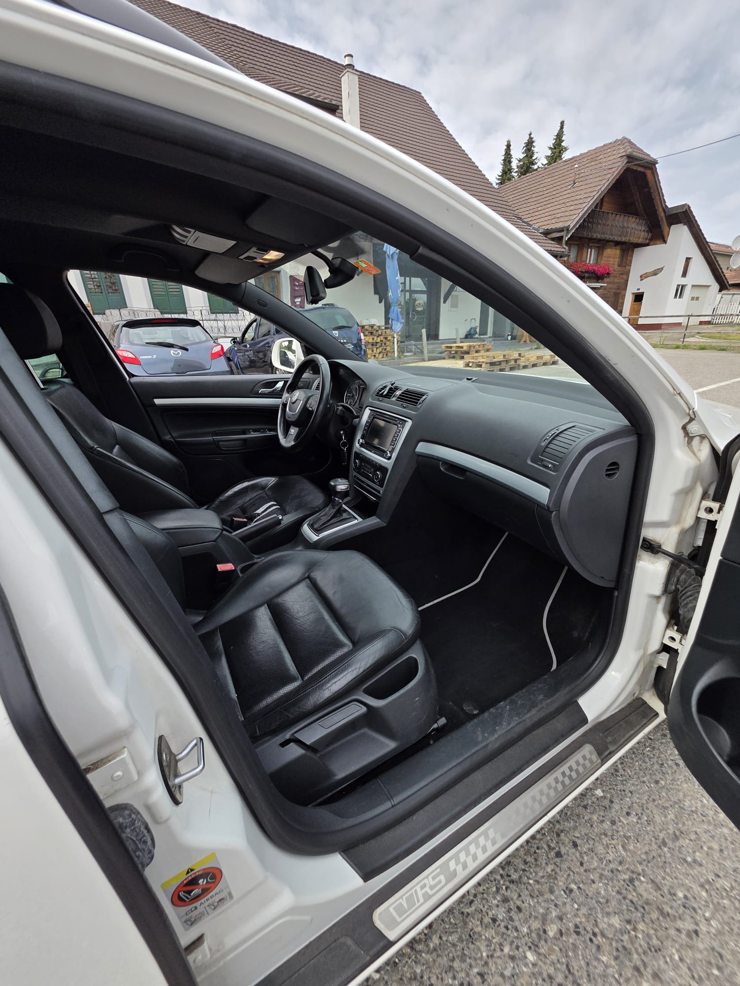 SKODA Octavia Combi 2.0 TDI RS DSG-image-5