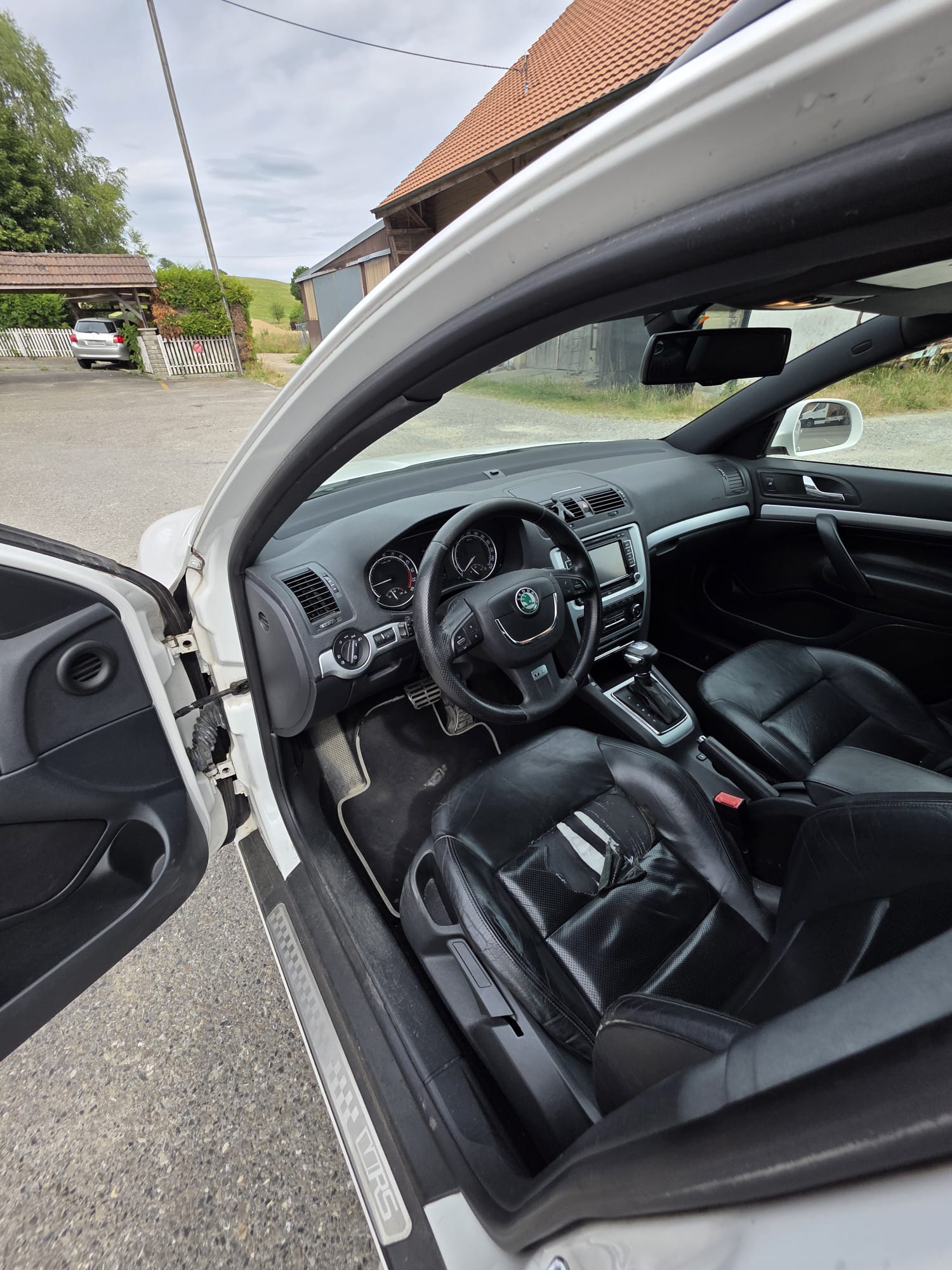 SKODA Octavia Combi 2.0 TDI RS DSG-image-8