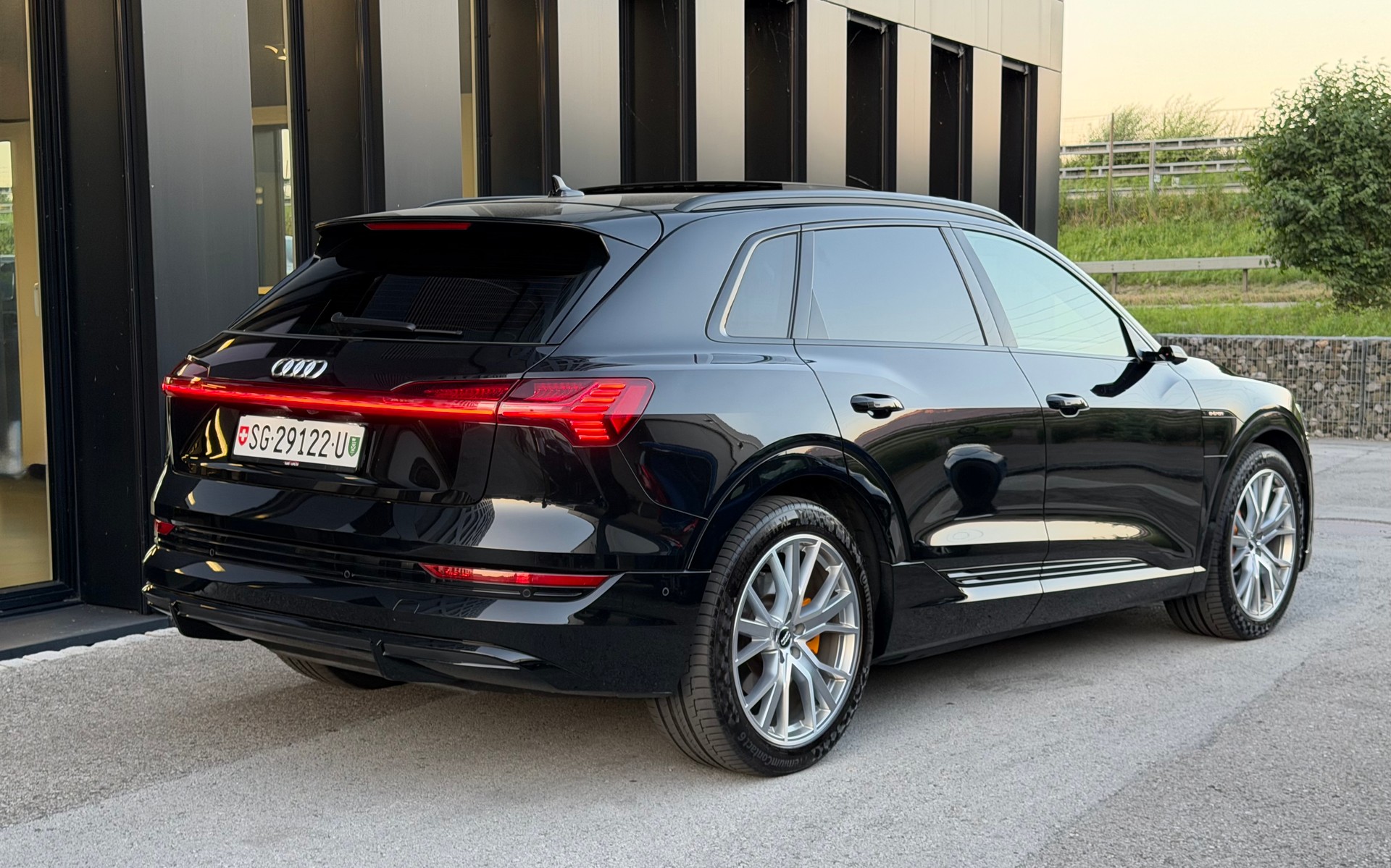 AUDI e-tron 55 S Line quattro♦️8 Jahre Garantie auf Batterie*Topausstattung♦️-image-1