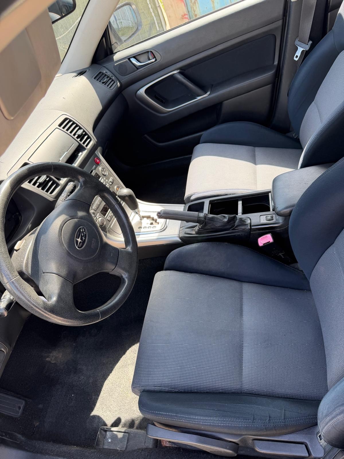 SUBARU Legacy 2.0i AWD Swiss-image-12