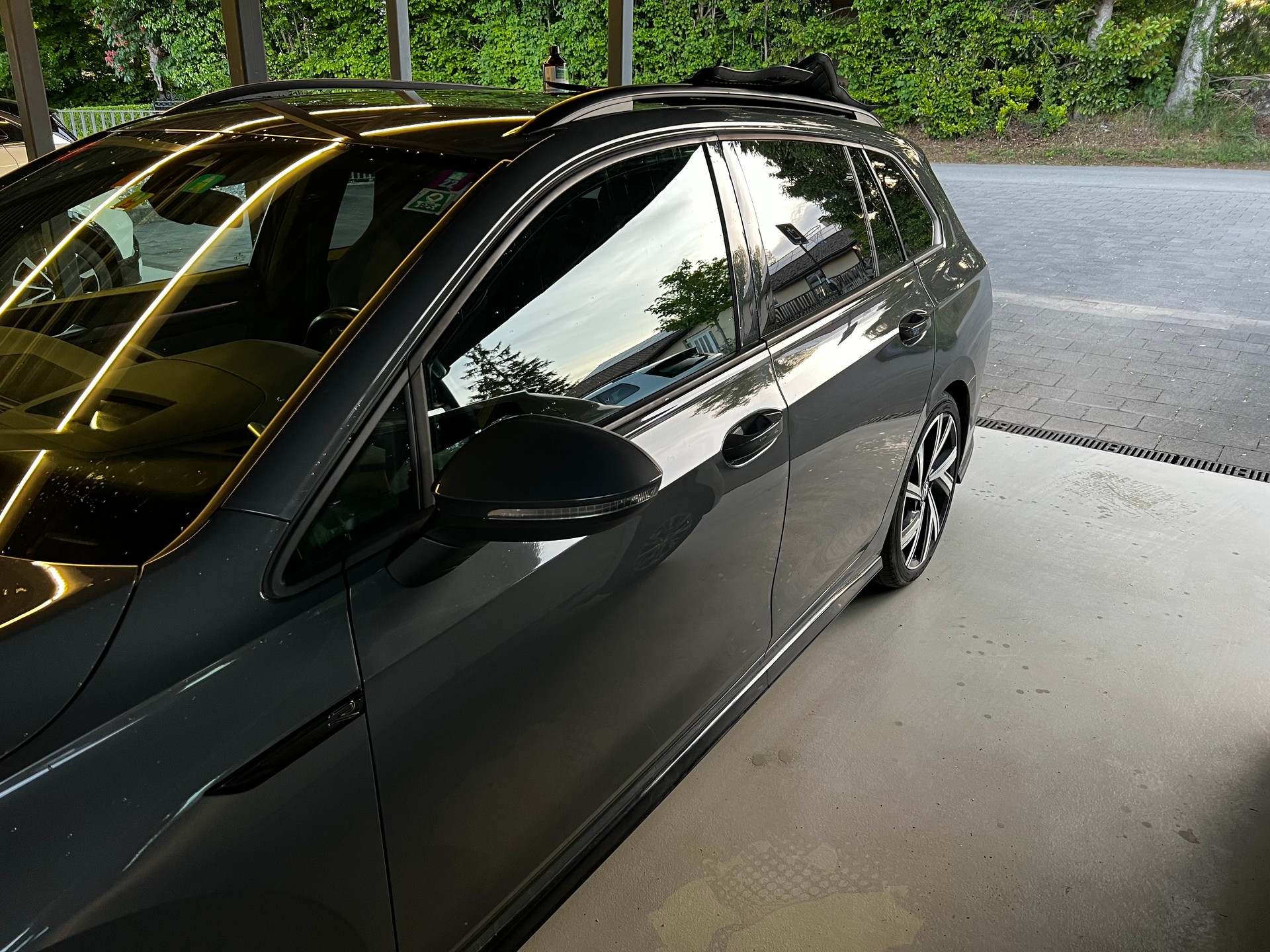 VW Variant 2.0 TSI DSG 4motion R-line-image-1