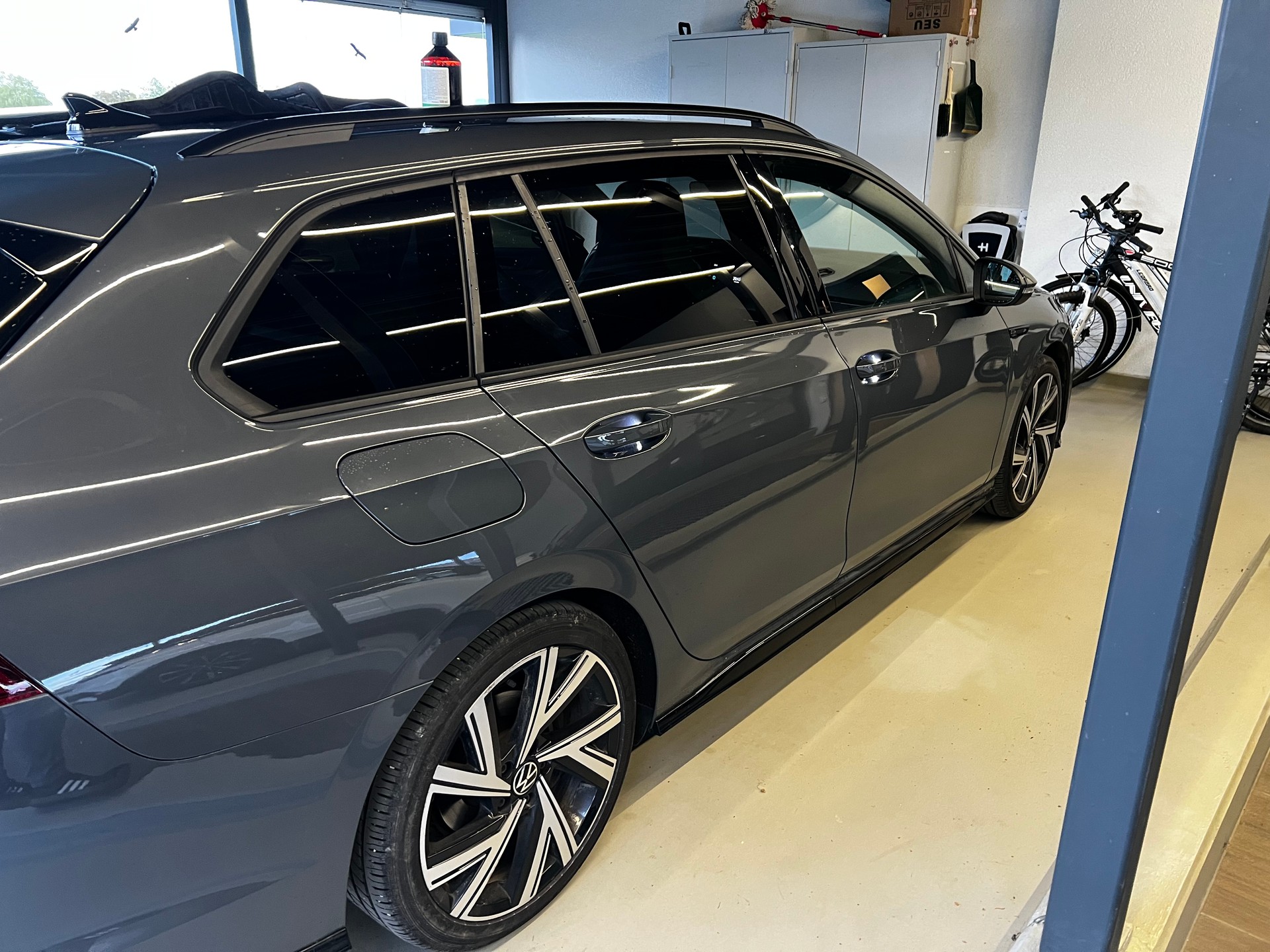 VW Variant 2.0 TSI DSG 4motion R-line-image-4