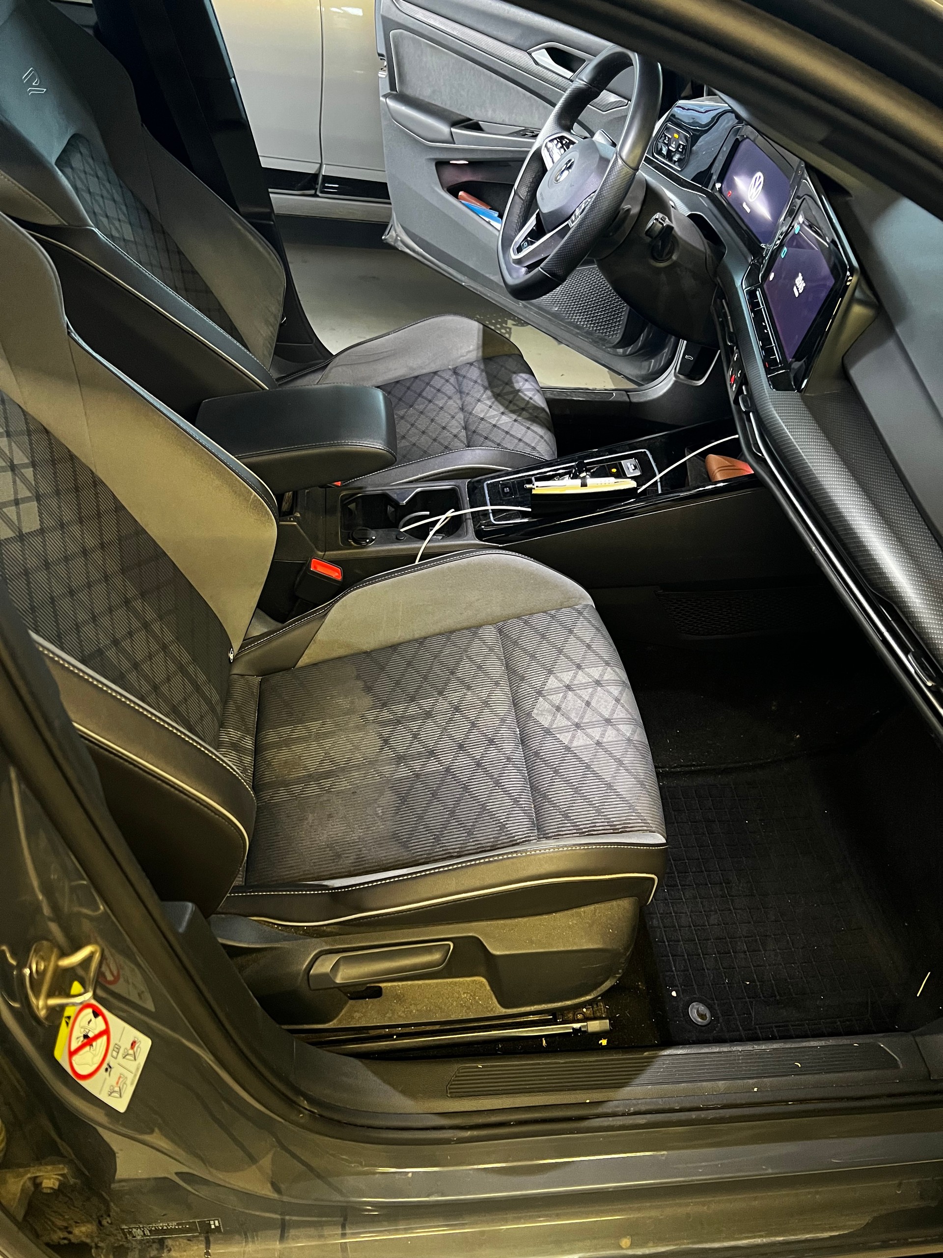 VW Variant 2.0 TSI DSG 4motion R-line-image-5