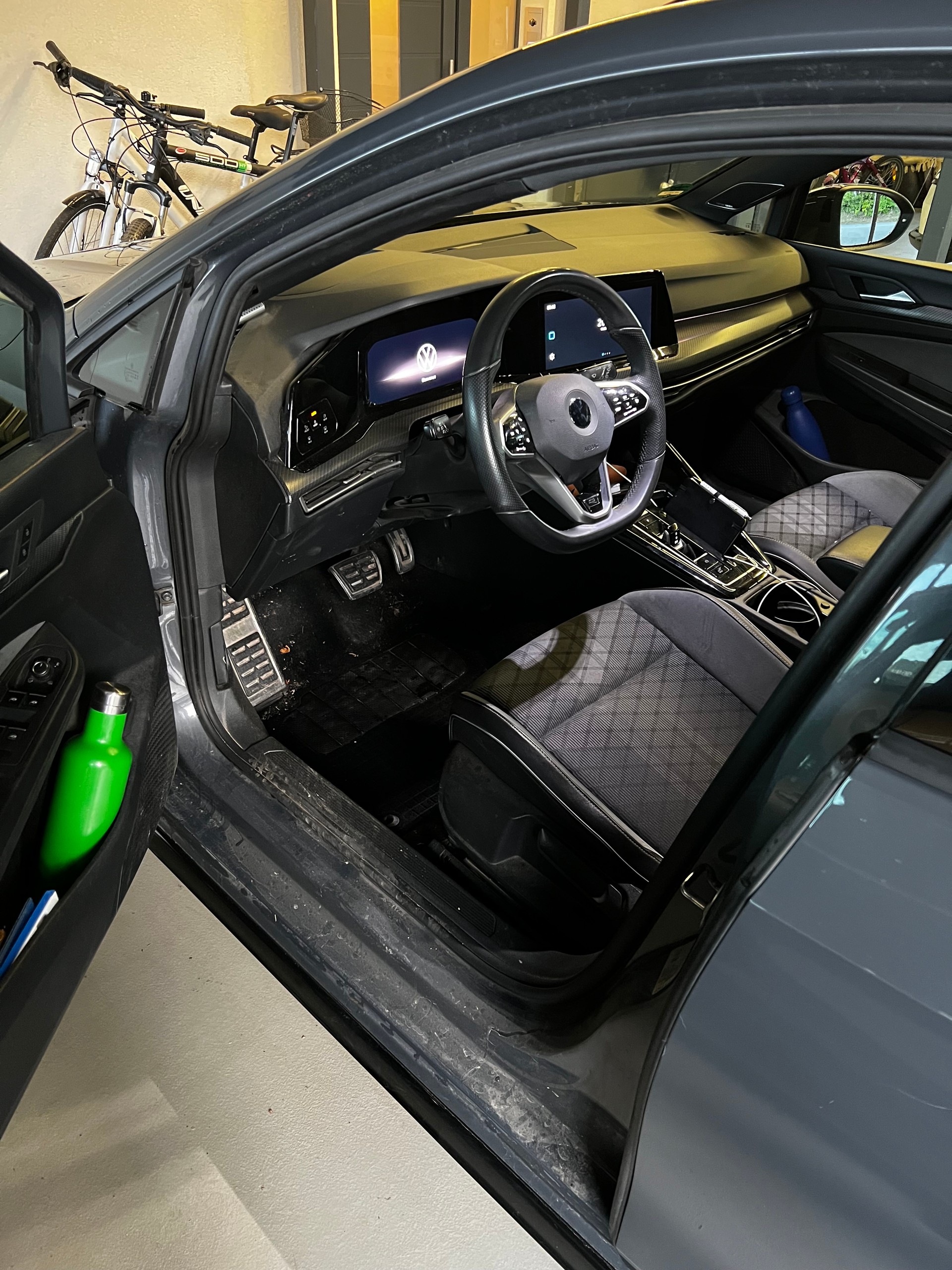 VW Variant 2.0 TSI DSG 4motion R-line-image-2