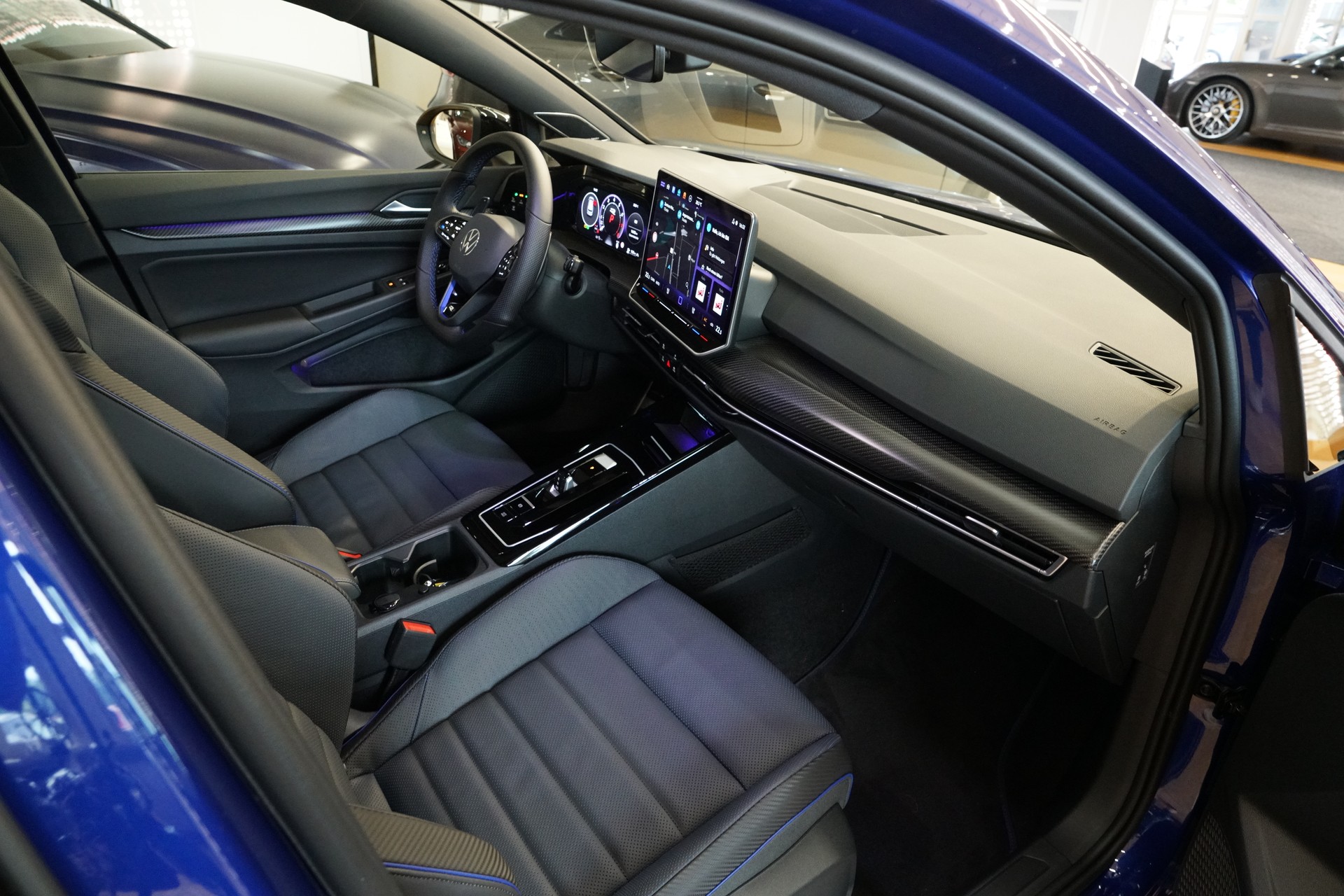 VW Golf 2.0 TSI R Black Edition DSG 4 Motion ABT 400 PS Akrapovič-image-13