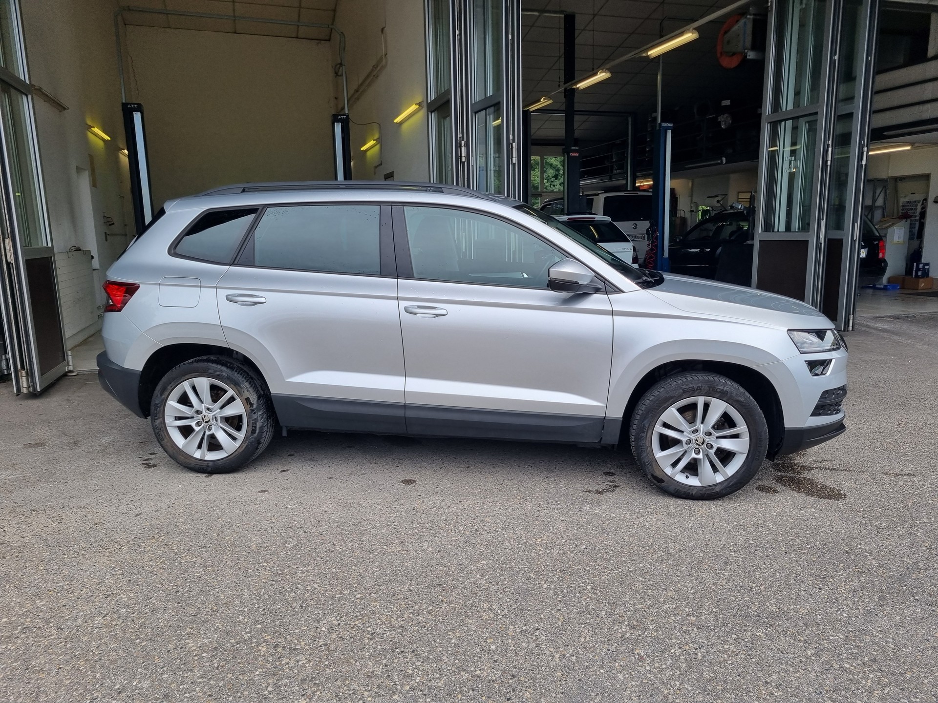 SKODA Karoq 1.5 TSI ACT Ambition DSG-image-2