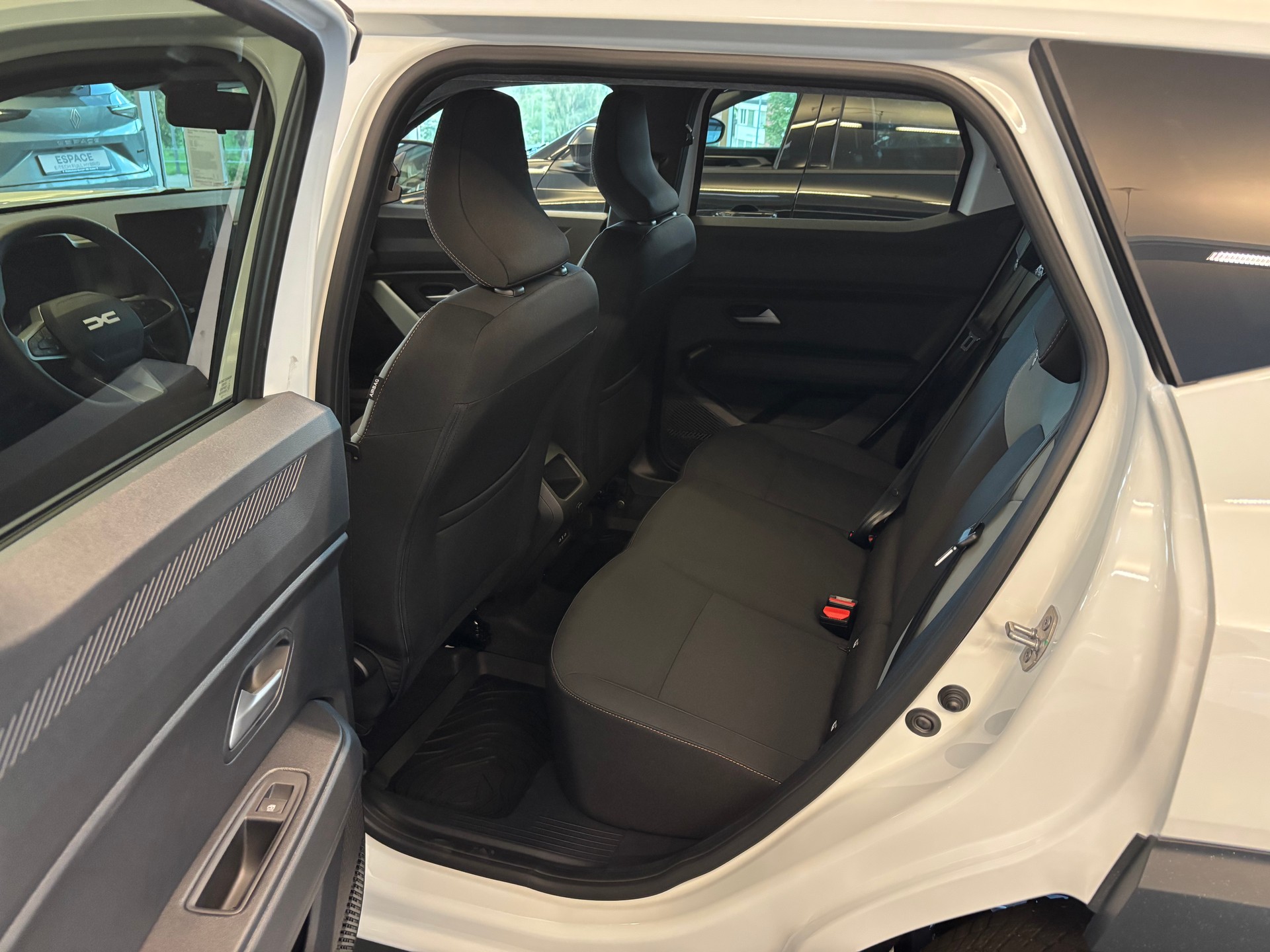 DACIA Duster Extreme Hybrid 150 4x4-image-8