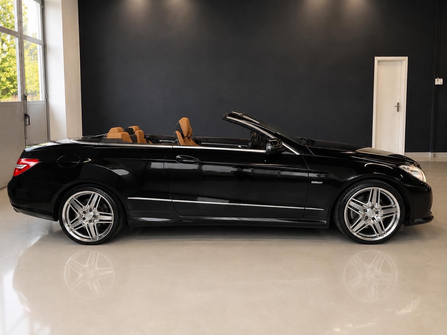 MERCEDES-BENZ E 250 CGI BlueEfficiency Automatic-image-6