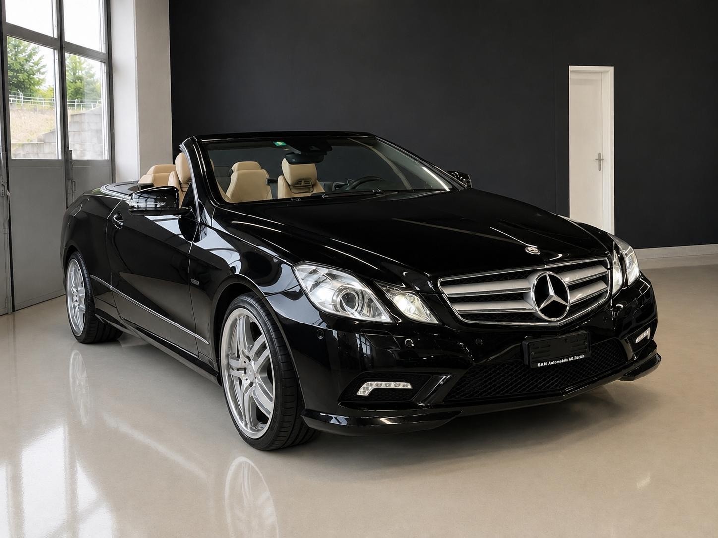 MERCEDES-BENZ E 250 CGI BlueEfficiency Automatic-image-0