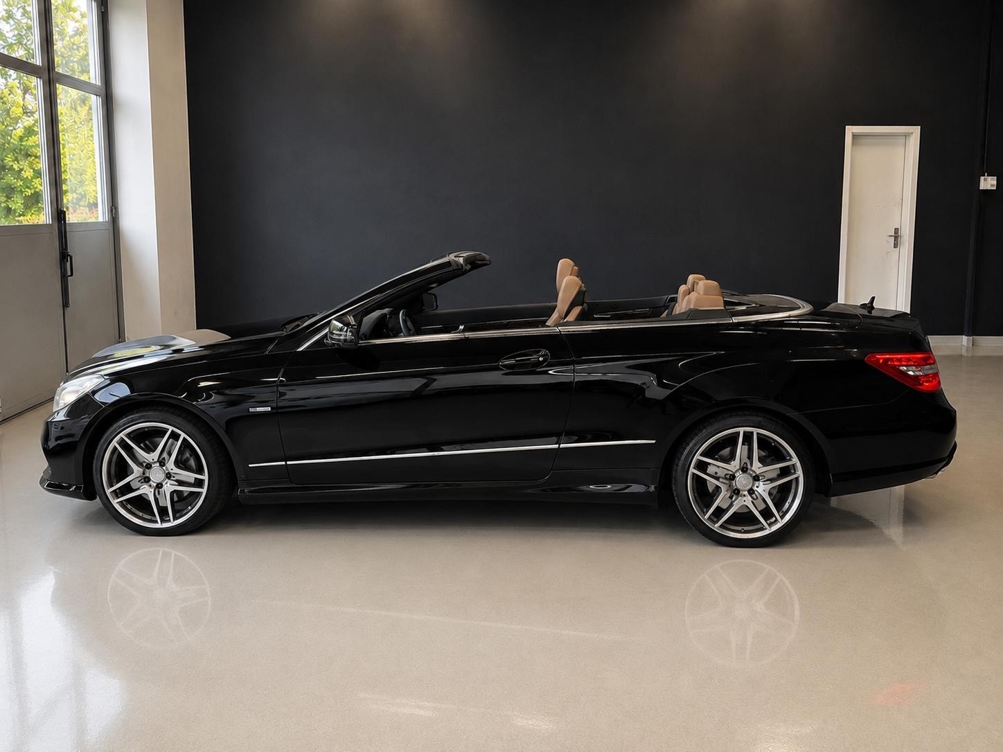 MERCEDES-BENZ E 250 CGI BlueEfficiency Automatic-image-5