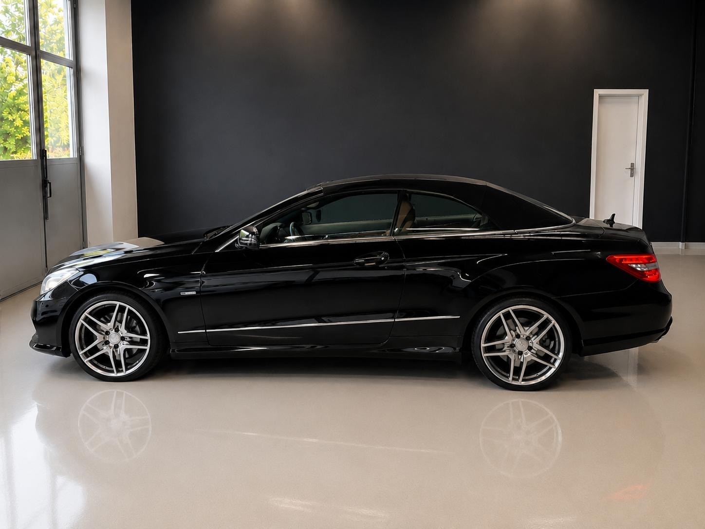 MERCEDES-BENZ E 250 CGI BlueEfficiency Automatic-image-7