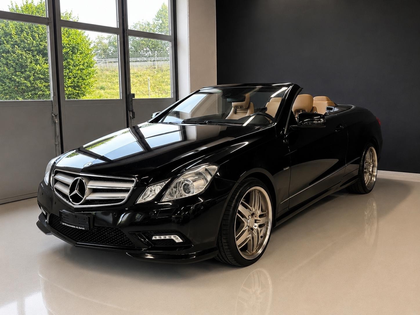 MERCEDES-BENZ E 250 CGI BlueEfficiency Automatic-image-1