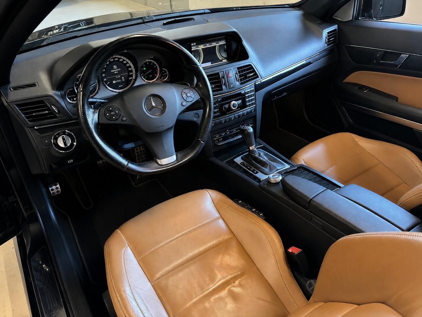 MERCEDES-BENZ E 250 CGI BlueEfficiency Automatic-image-10