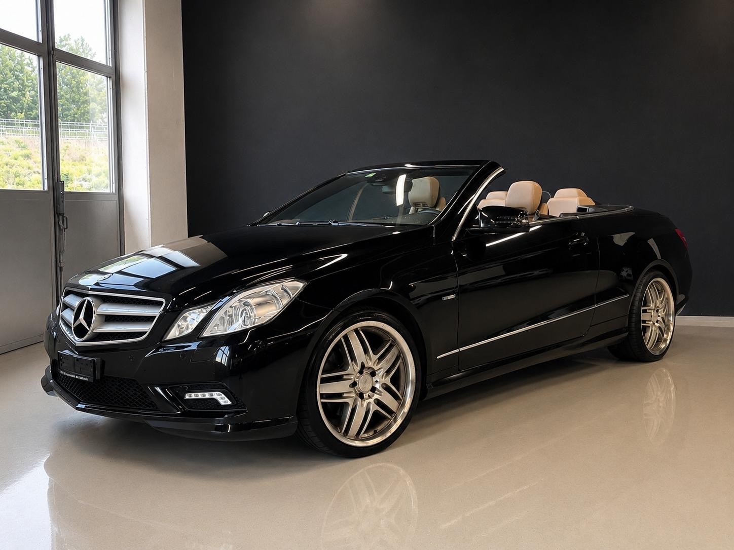 MERCEDES-BENZ E 250 CGI BlueEfficiency Automatic-image-3