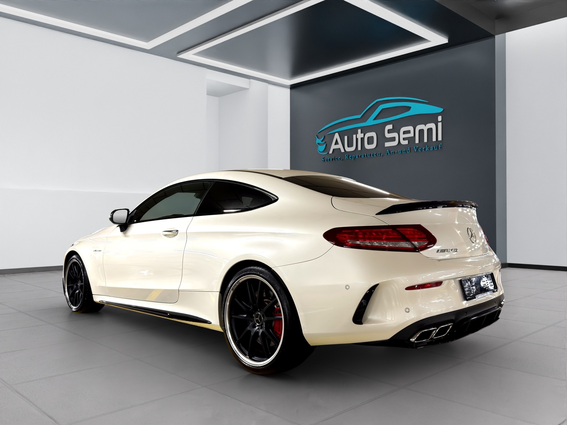MERCEDES-BENZ C 63 S AMG Edition 1 Speedshift-showroom-element-2