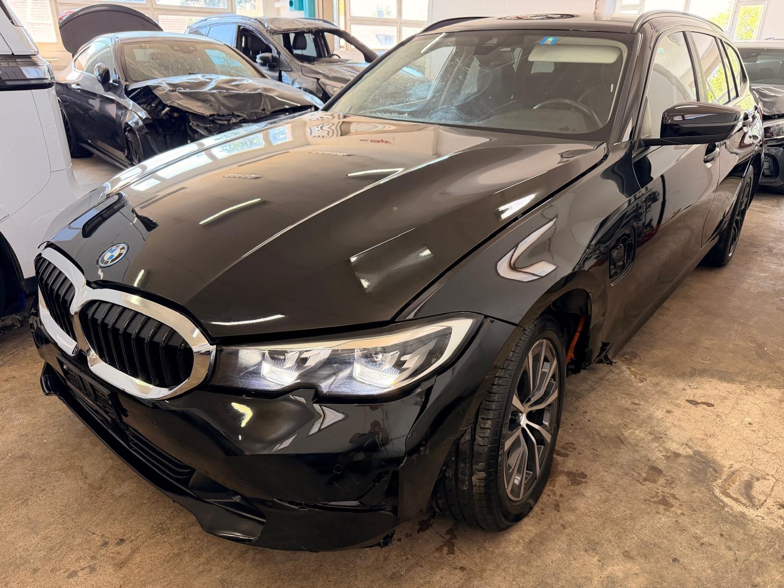 BMW 330e x DriveTouring Steptronic