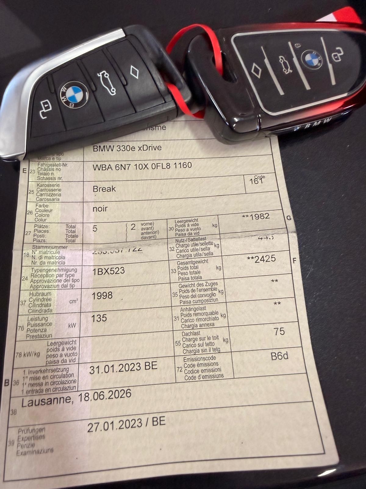 BMW 330e x DriveTouring Steptronic-image-15