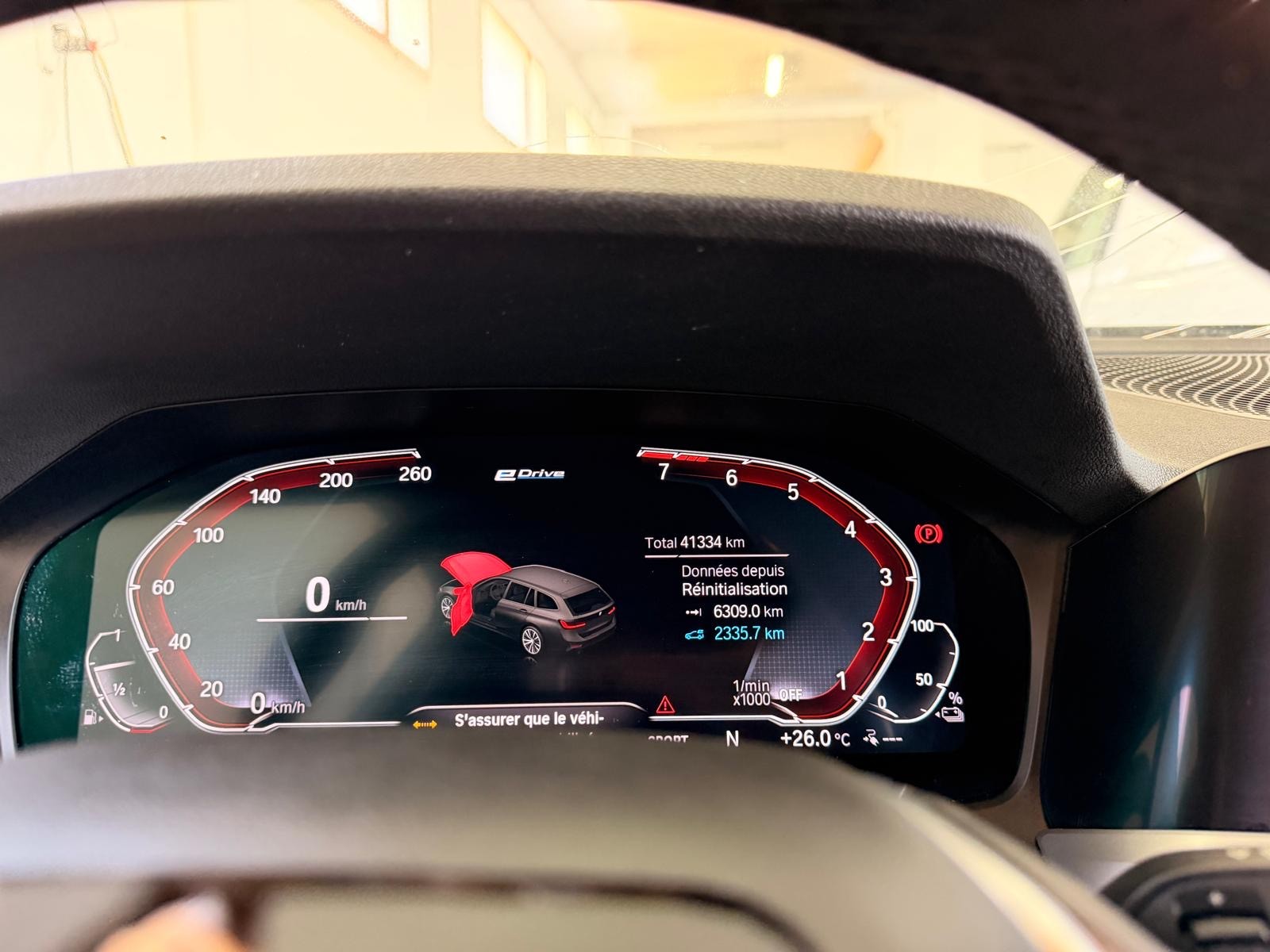 BMW 330e x DriveTouring Steptronic-image-14