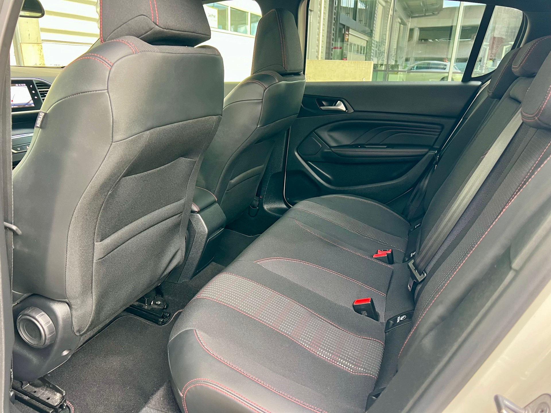 PEUGEOT 308 1.5 BlueHDI GT Line EAT8-image-12