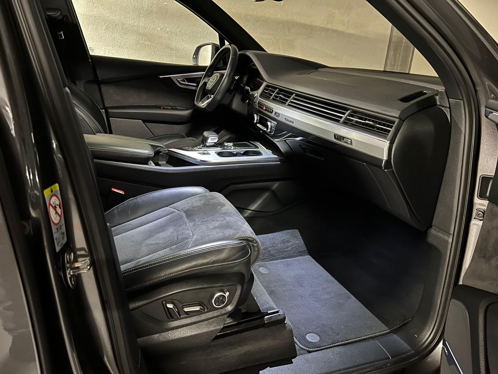 AUDI Q7 50 TDI quattro tiptronic-image-4