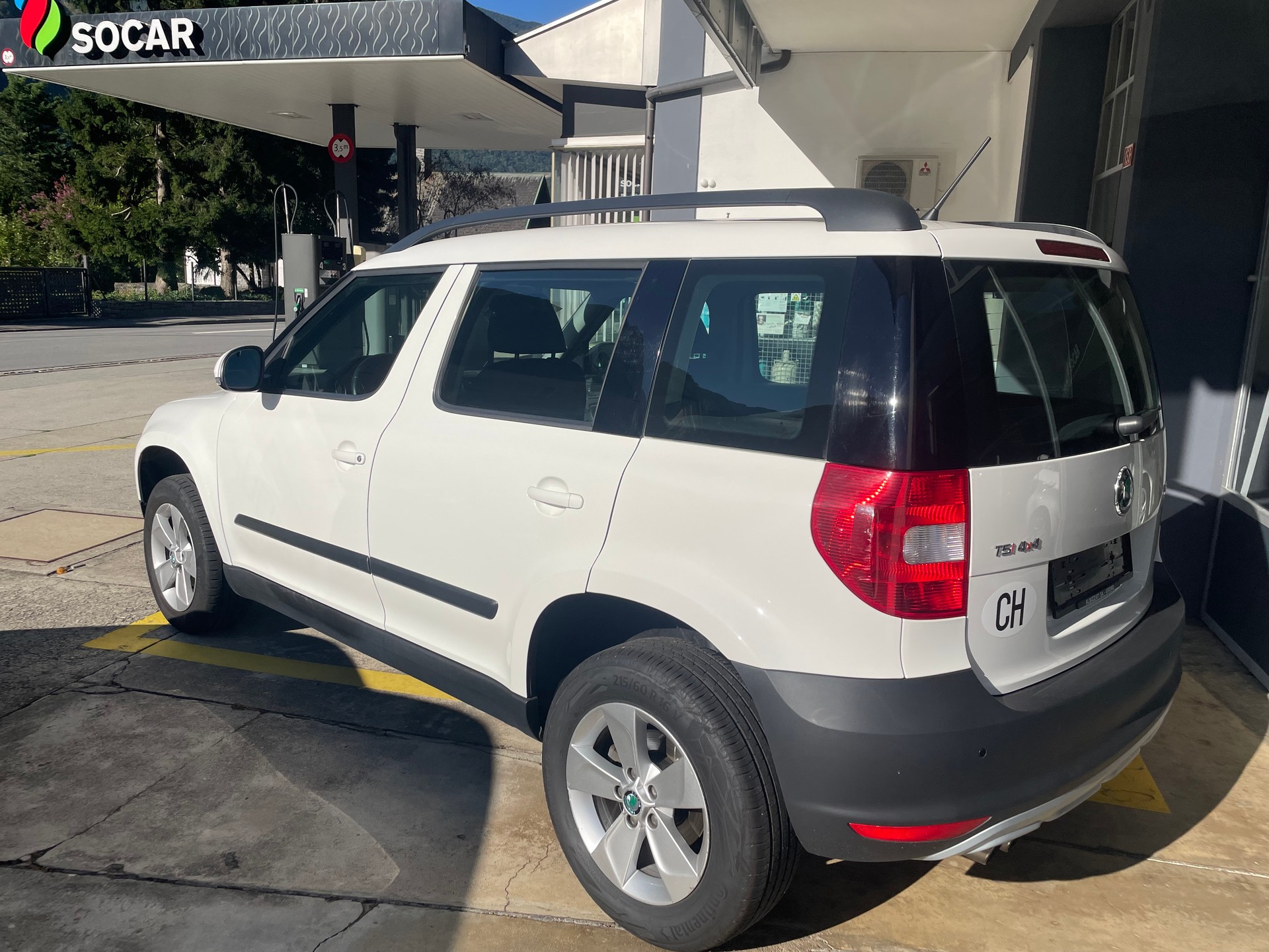 SKODA Yeti 1.8 TSI Active 4x4 DSG-image-1