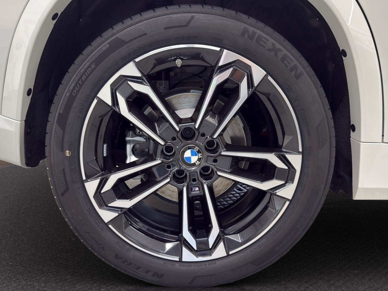 BMW iX1 eDrive 20 Edition M Sport-image-10