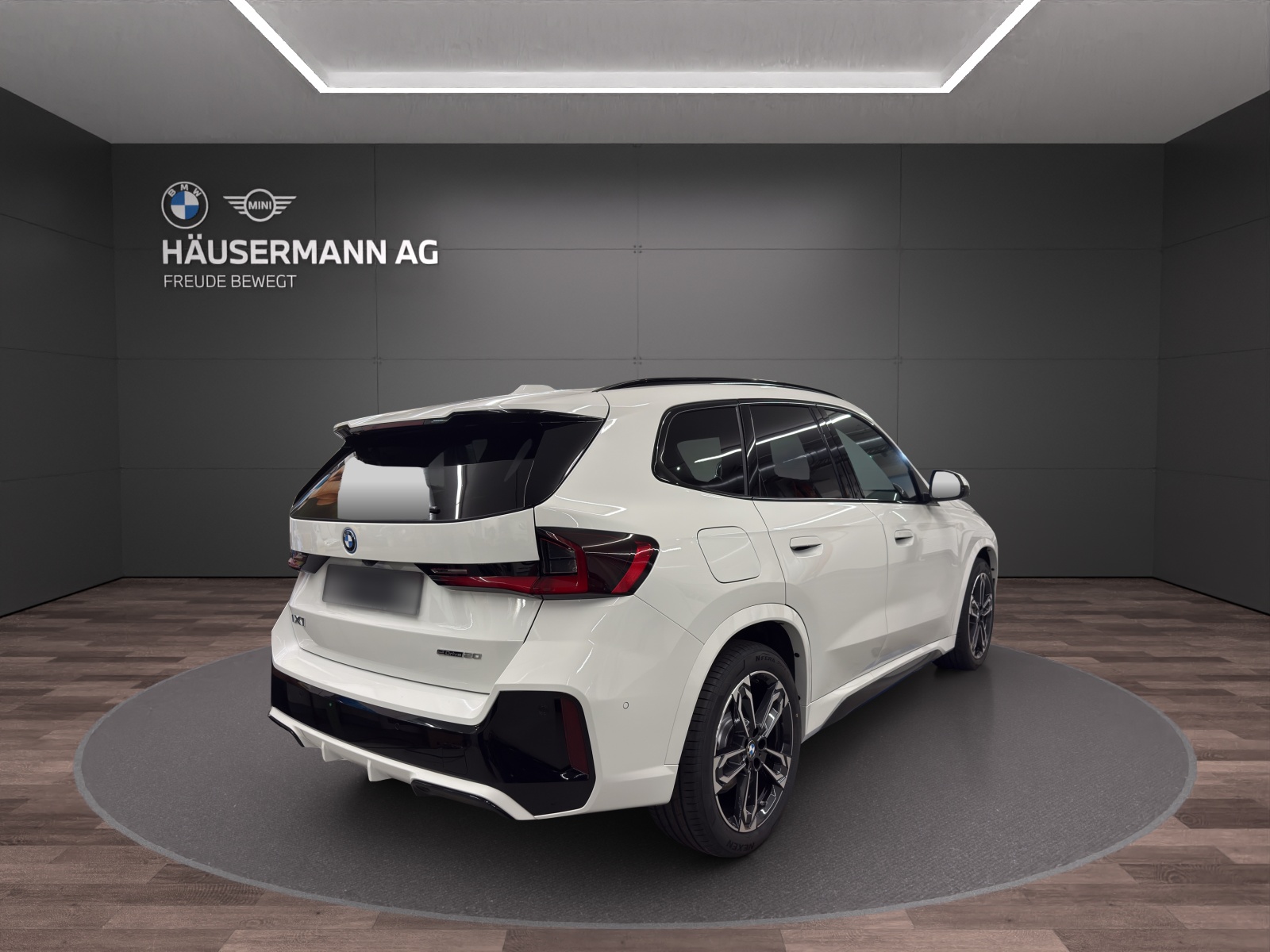 BMW iX1 eDrive 20 Edition M Sport-image-4