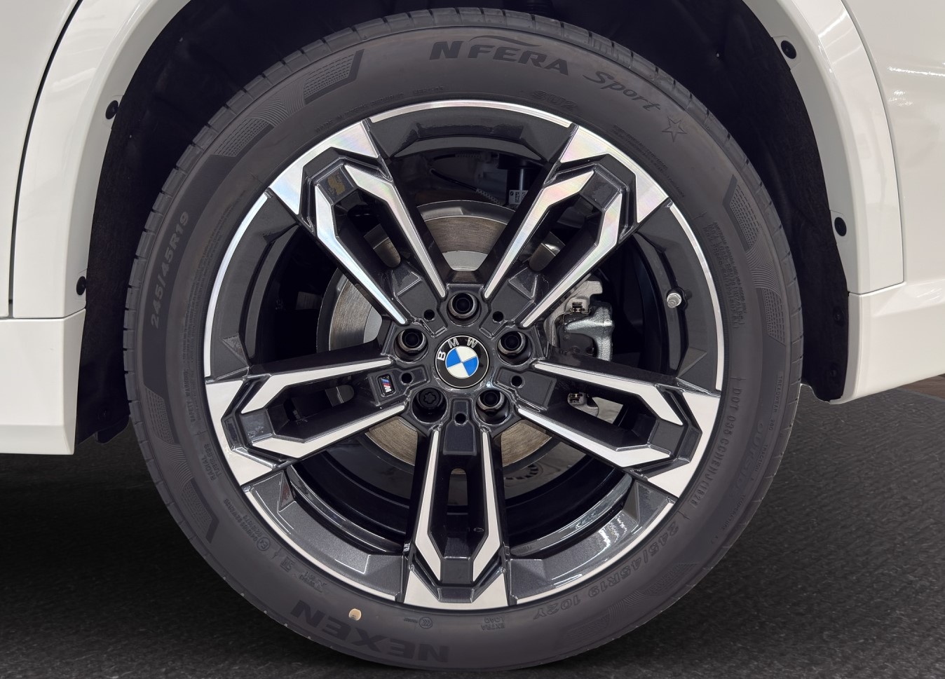 BMW iX1 eDrive 20 Edition M Sport-image-9
