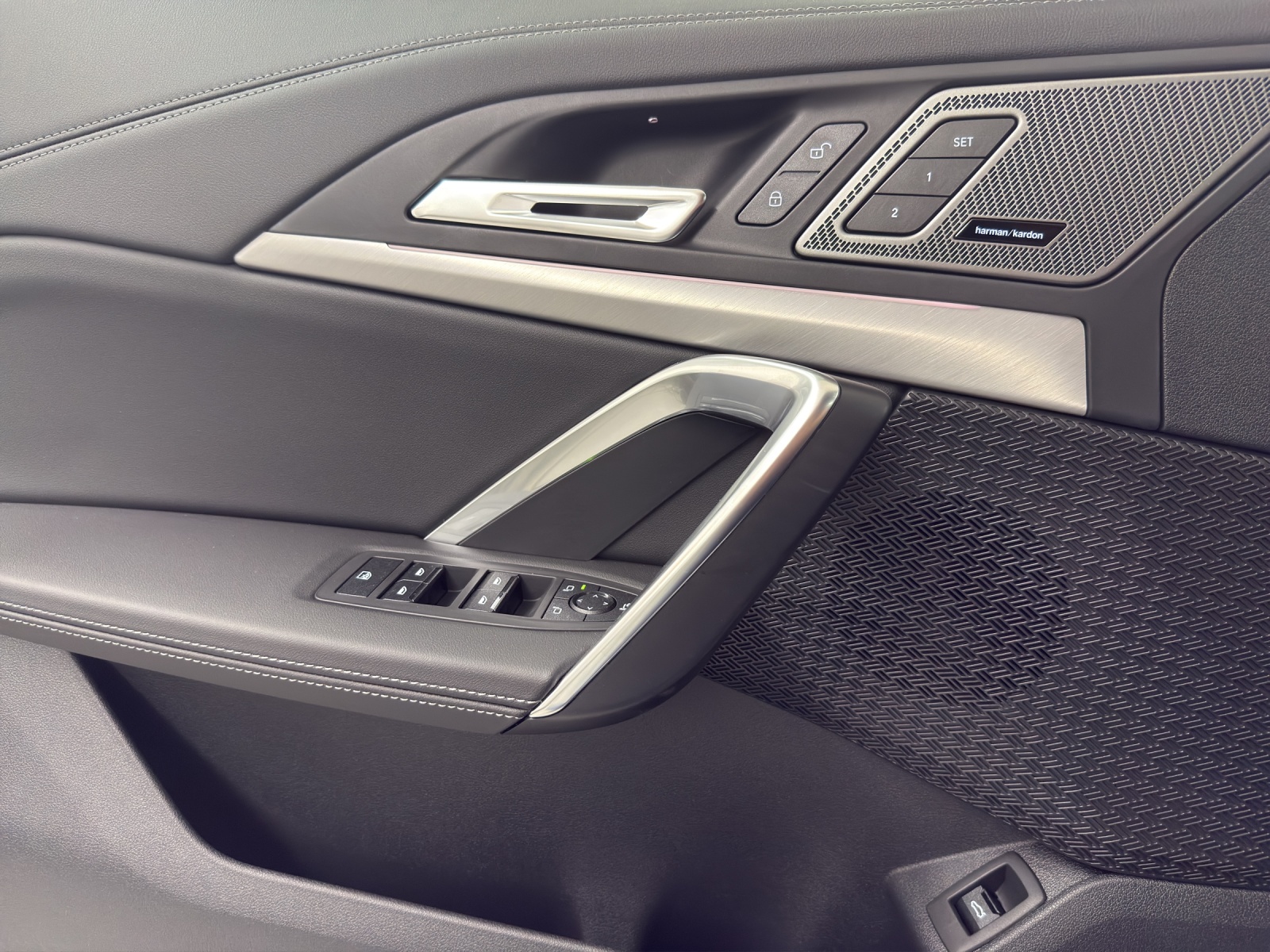 BMW iX1 eDrive 20 Edition M Sport-image-14