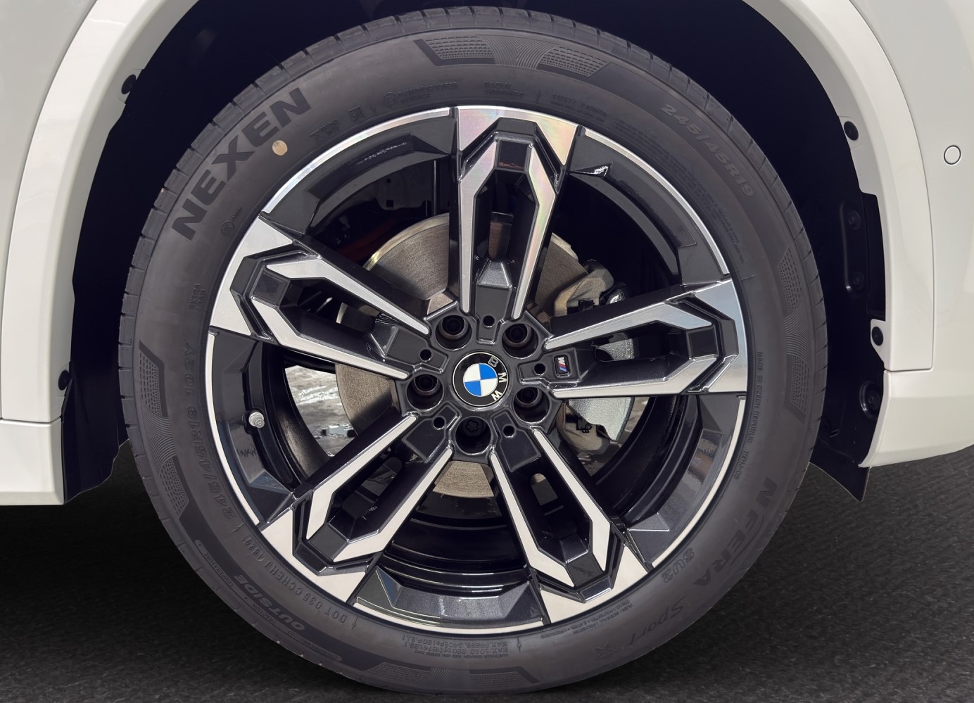 BMW iX1 eDrive 20 Edition M Sport-image-11