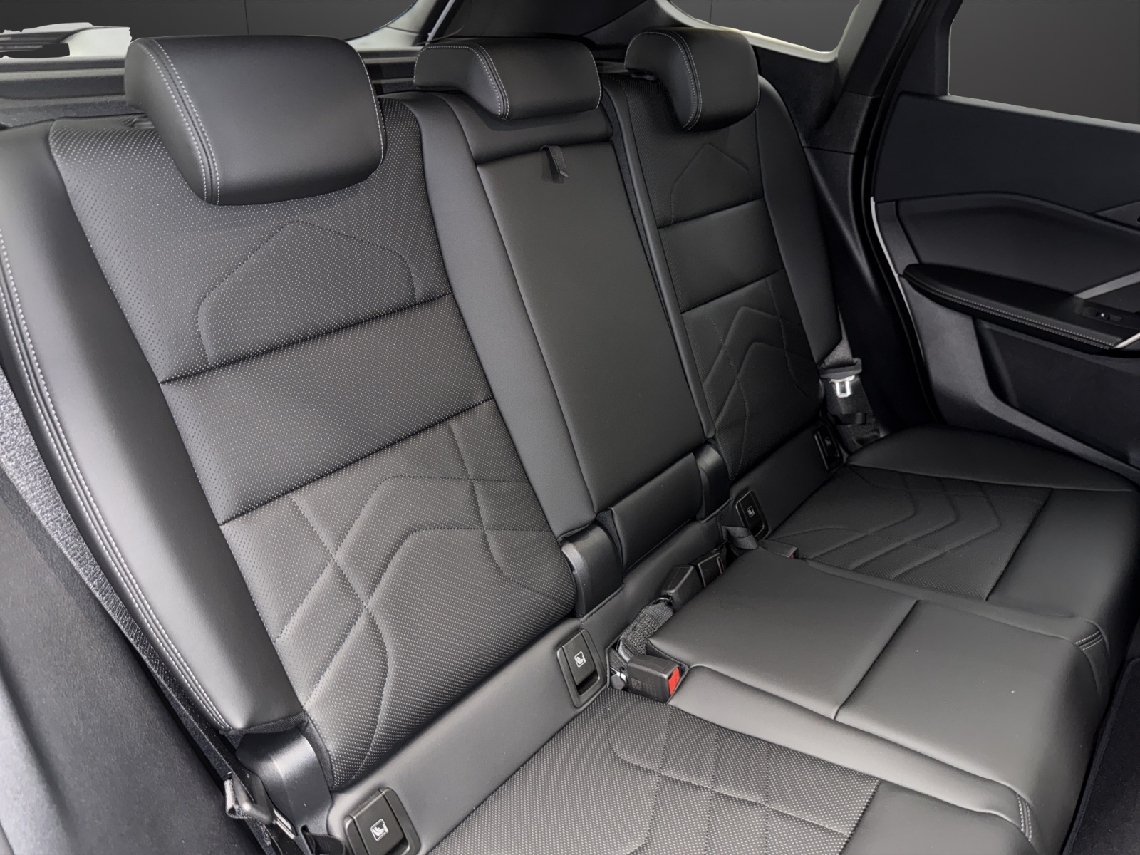 BMW iX1 eDrive 20 Edition M Sport-image-18