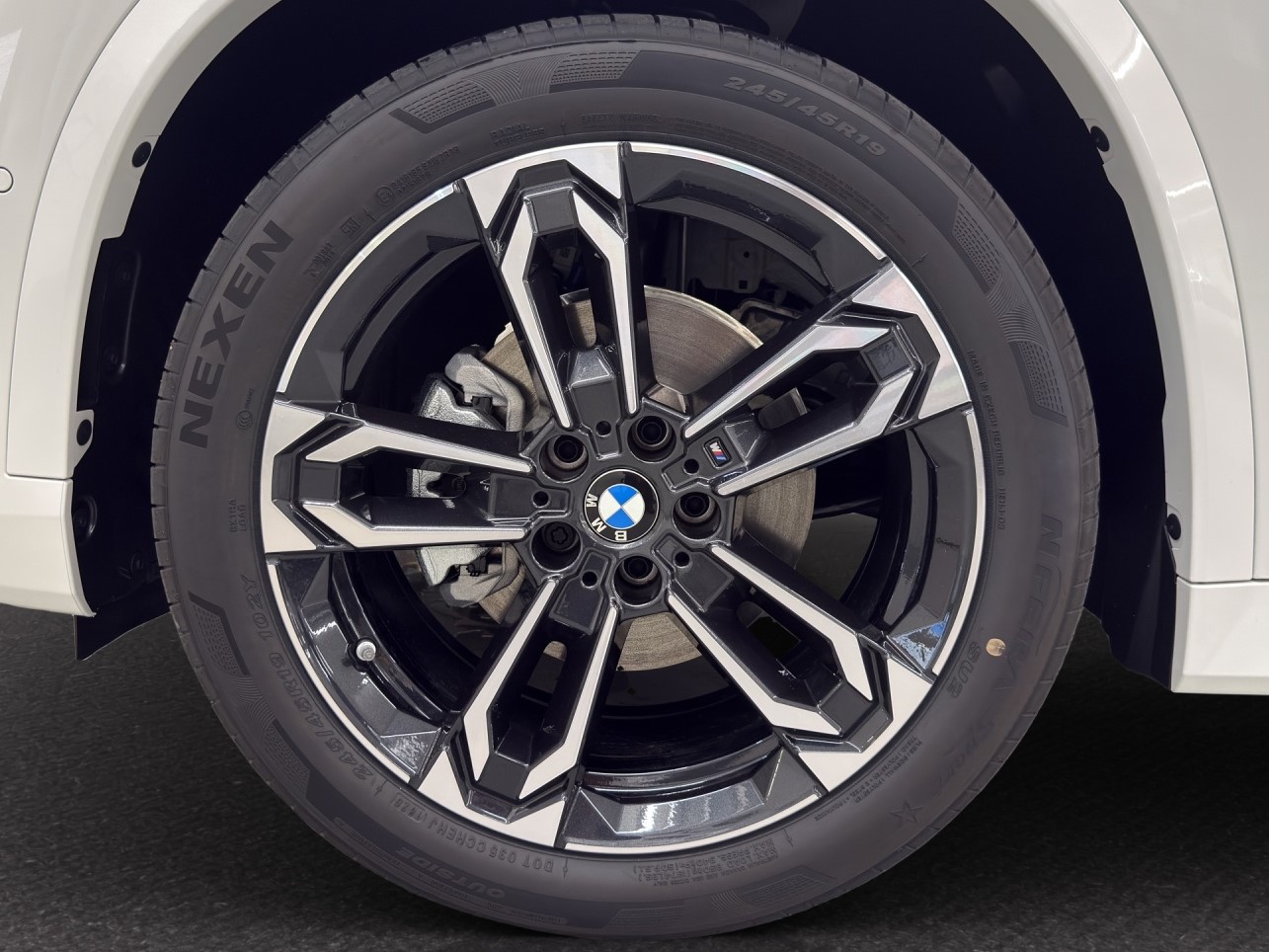 BMW iX1 eDrive 20 Edition M Sport-image-8