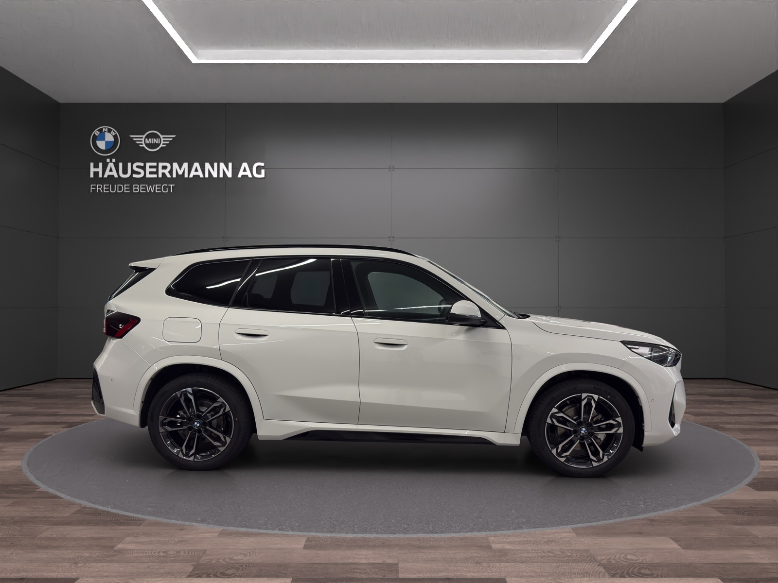 BMW iX1 eDrive 20 Edition M Sport-showroom-element-3