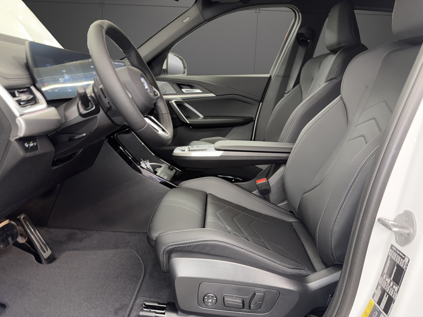 BMW iX1 eDrive 20 Edition M Sport-image-6