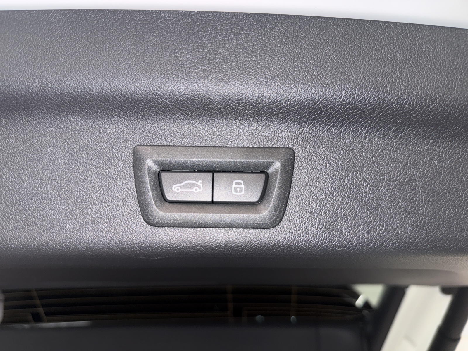 BMW iX1 eDrive 20 Edition M Sport-image-19
