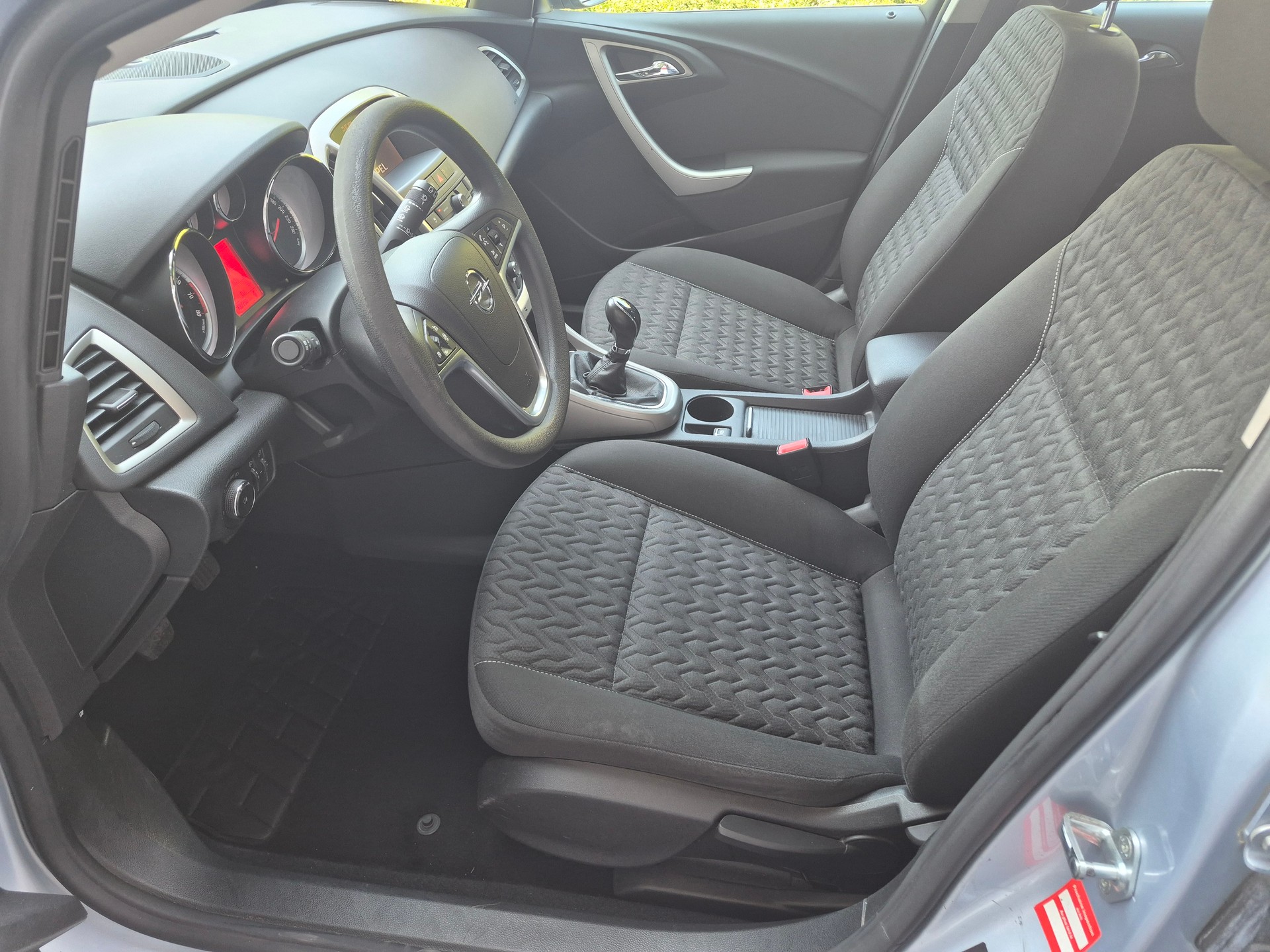OPEL Astra 1.4i 16V Turbo Active Edition-image-5