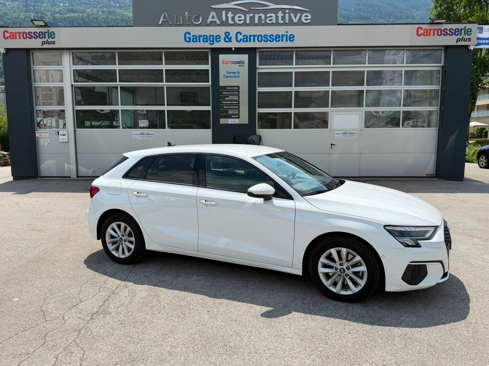 AUDI A3 Sportback 35 TFSI S line Attraction S-tronic-image-1