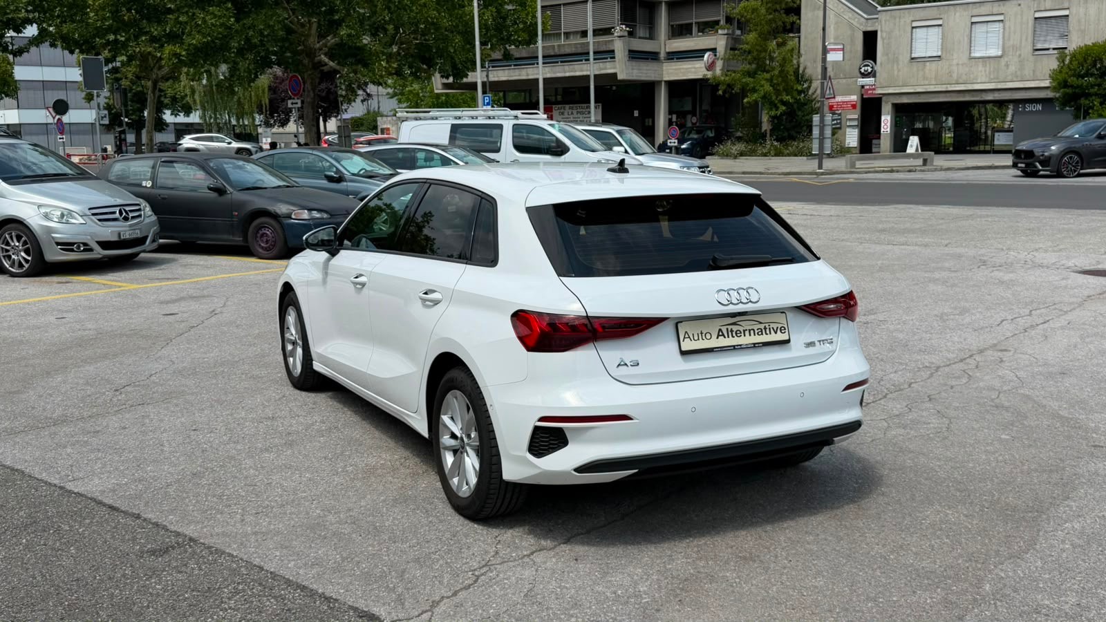 AUDI A3 Sportback 35 TFSI S line Attraction S-tronic-image-4