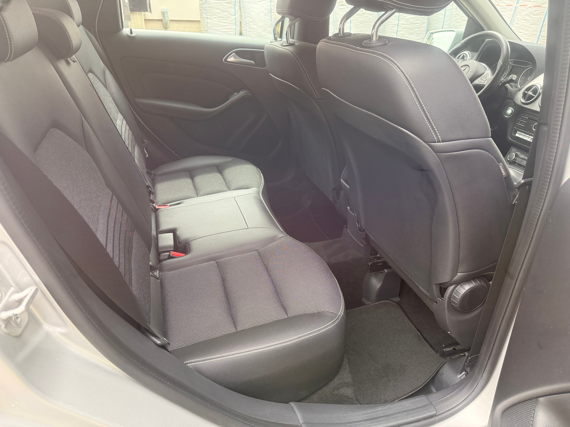 MERCEDES-BENZ B 200-image-9