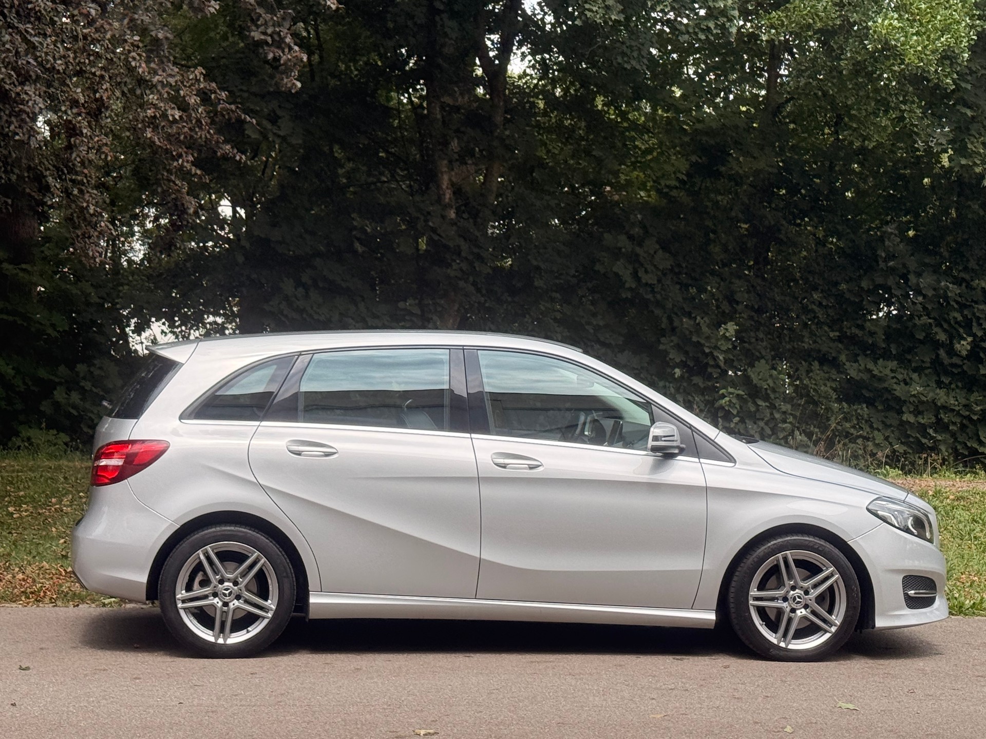 MERCEDES-BENZ B 200-image-4