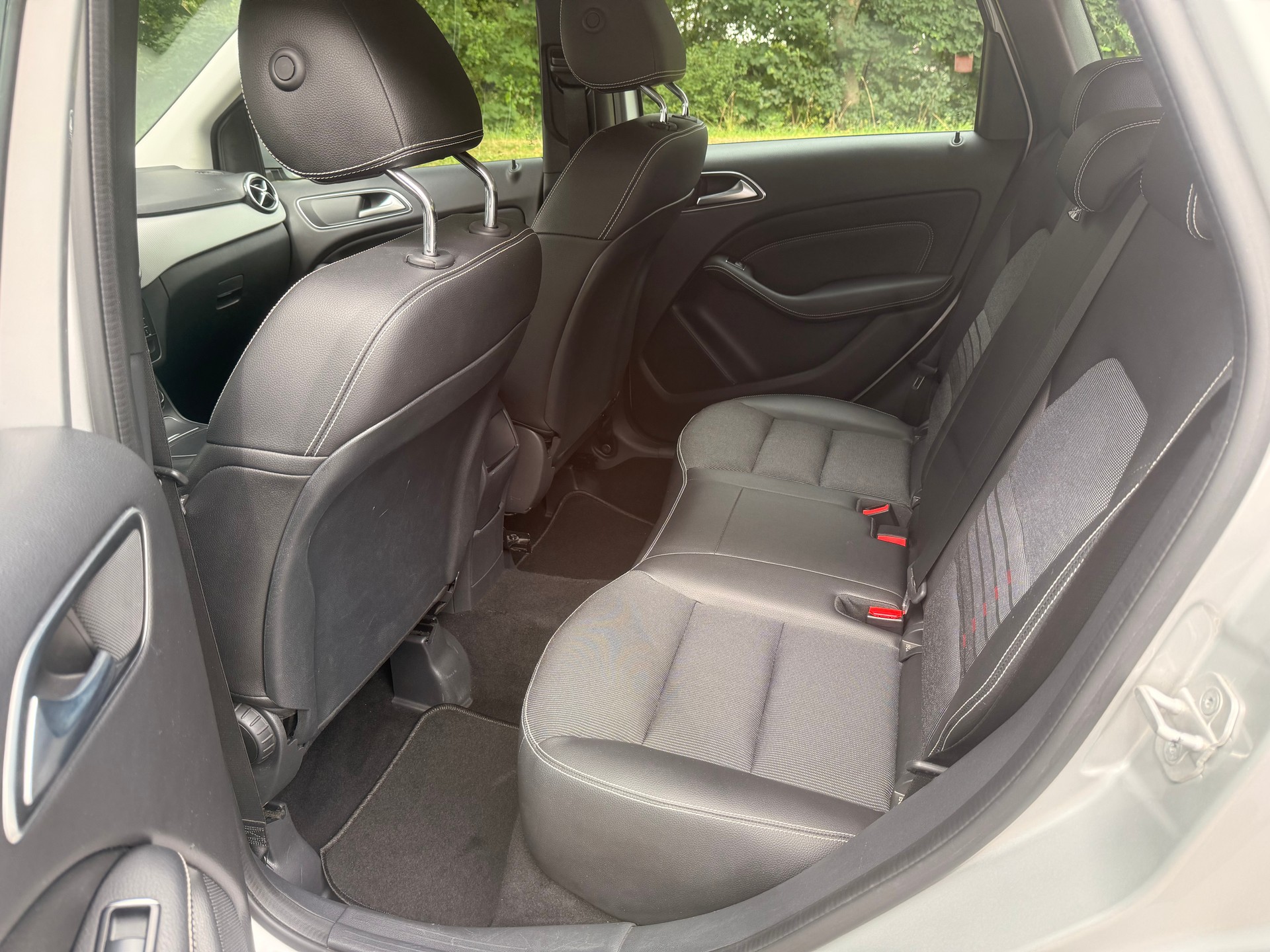 MERCEDES-BENZ B 200-image-10