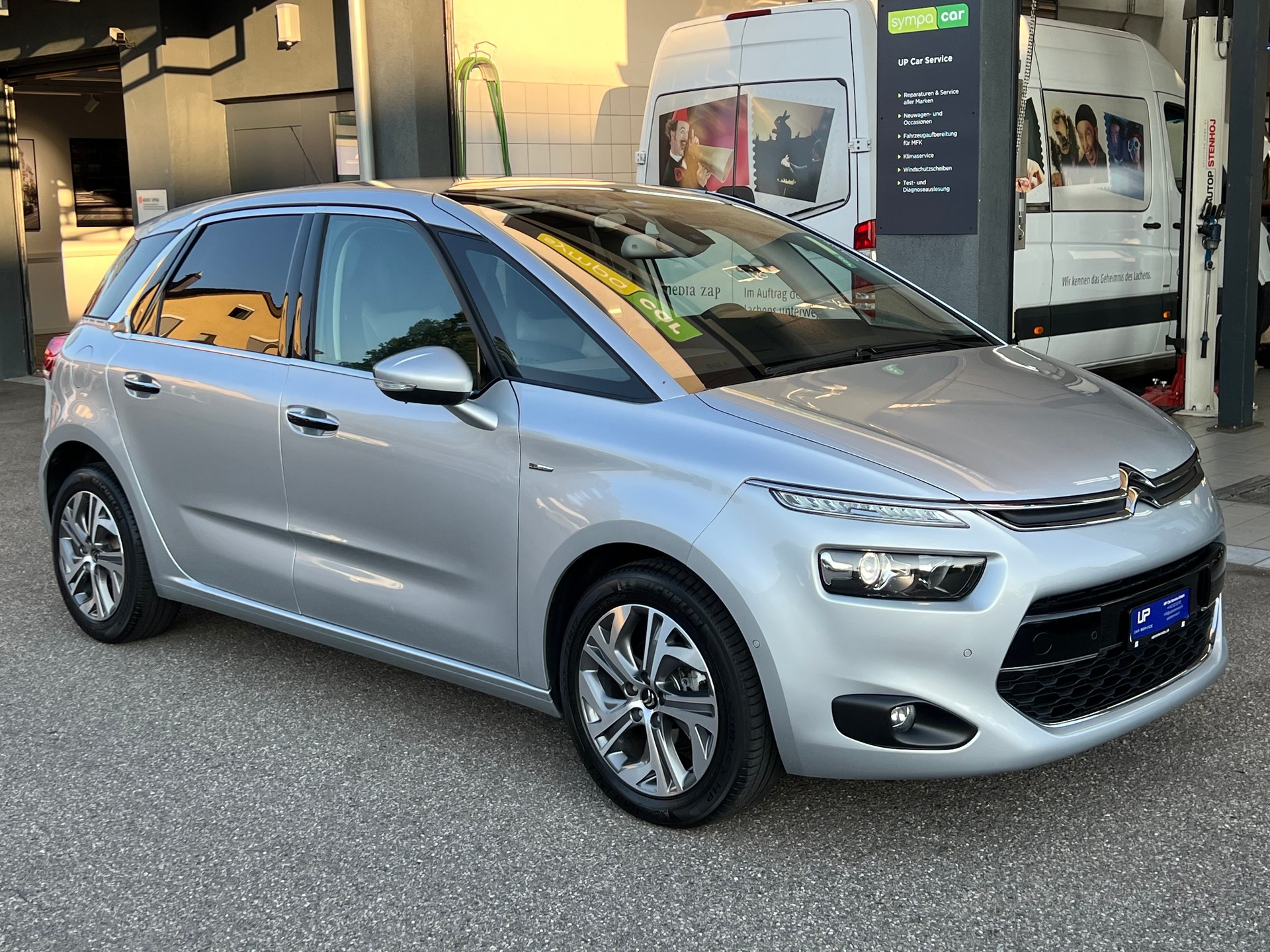 CITROEN C4 Picasso 1.6 e-HDi 115 Exclusive ETG-image-2