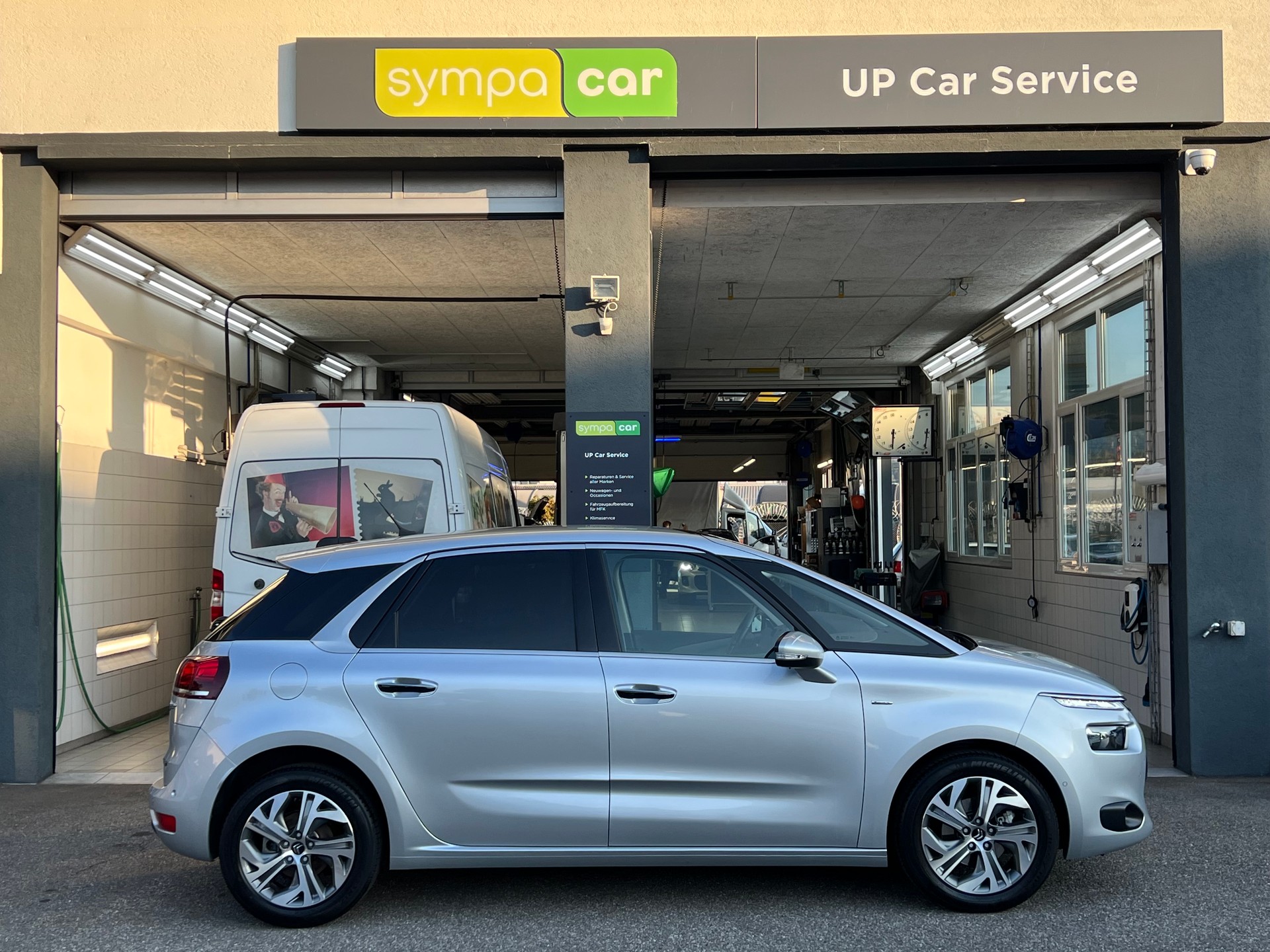 CITROEN C4 Picasso 1.6 e-HDi 115 Exclusive ETG-image-3