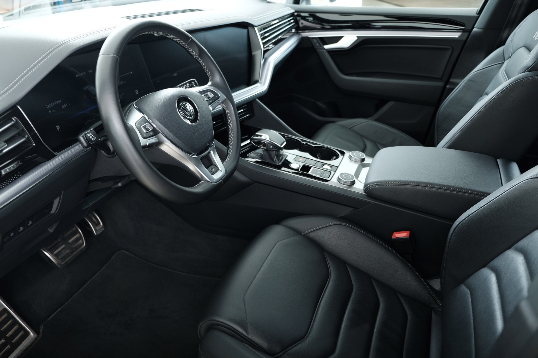 VW Touareg 3.0 TDI R Line Tiptronic-image-8