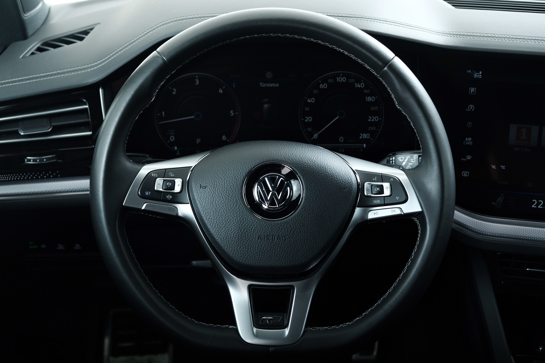 VW Touareg 3.0 TDI R Line Tiptronic-image-7