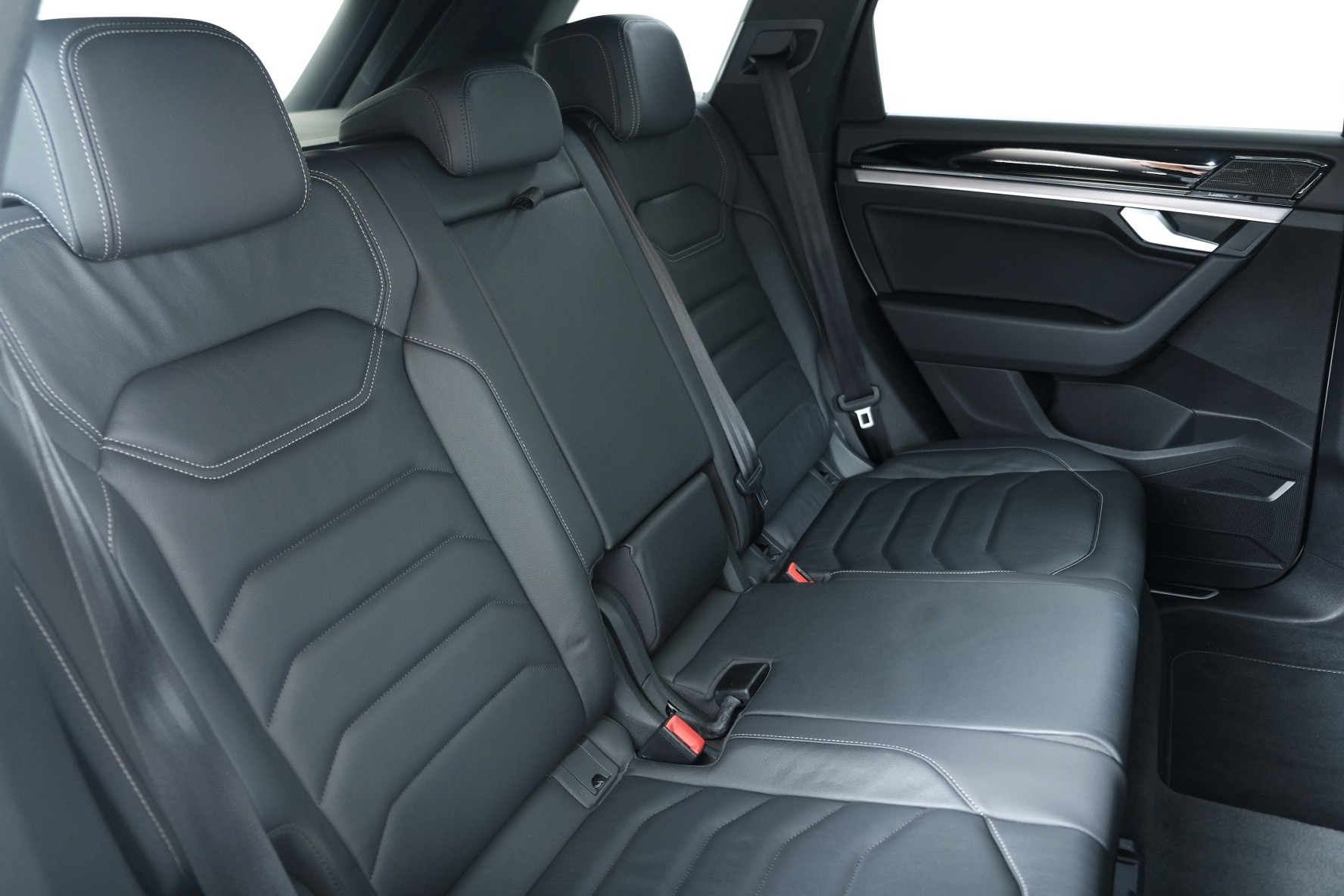 VW Touareg 3.0 TDI R Line Tiptronic-image-11