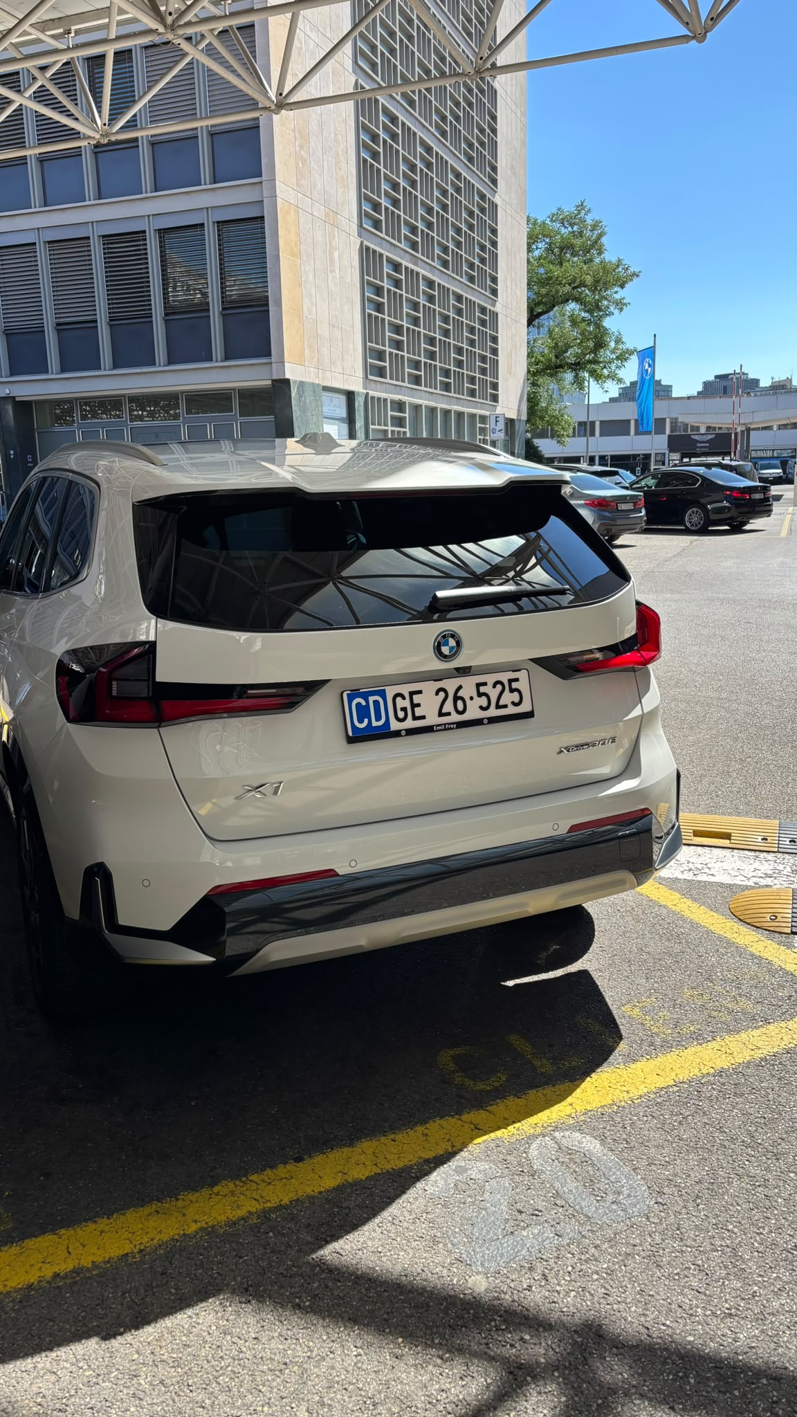 BMW 30e xDrive-image-4